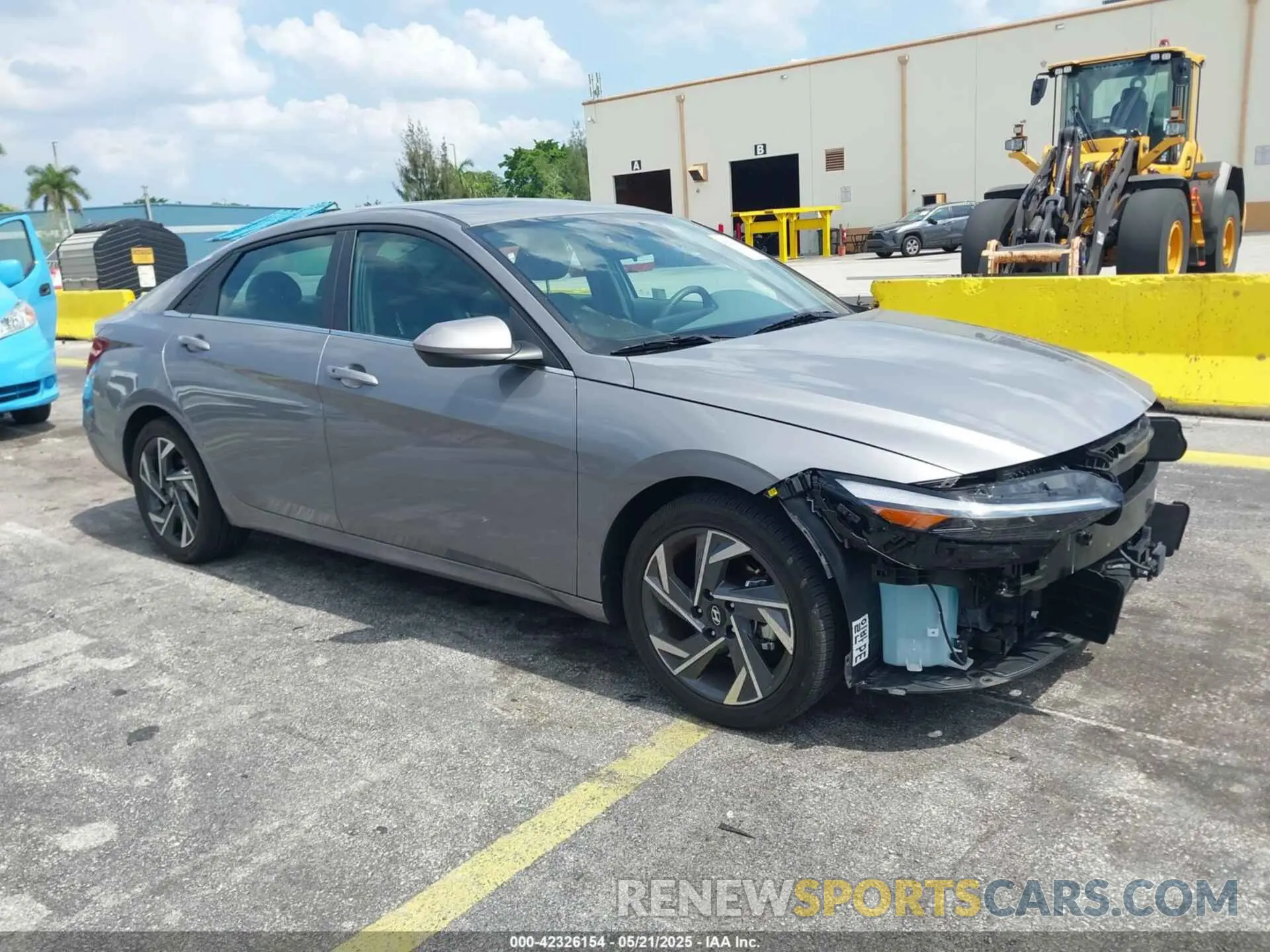 1 Photograph of a damaged car KMHLS4DG3SU924736 HYUNDAI ELANTRA 2025