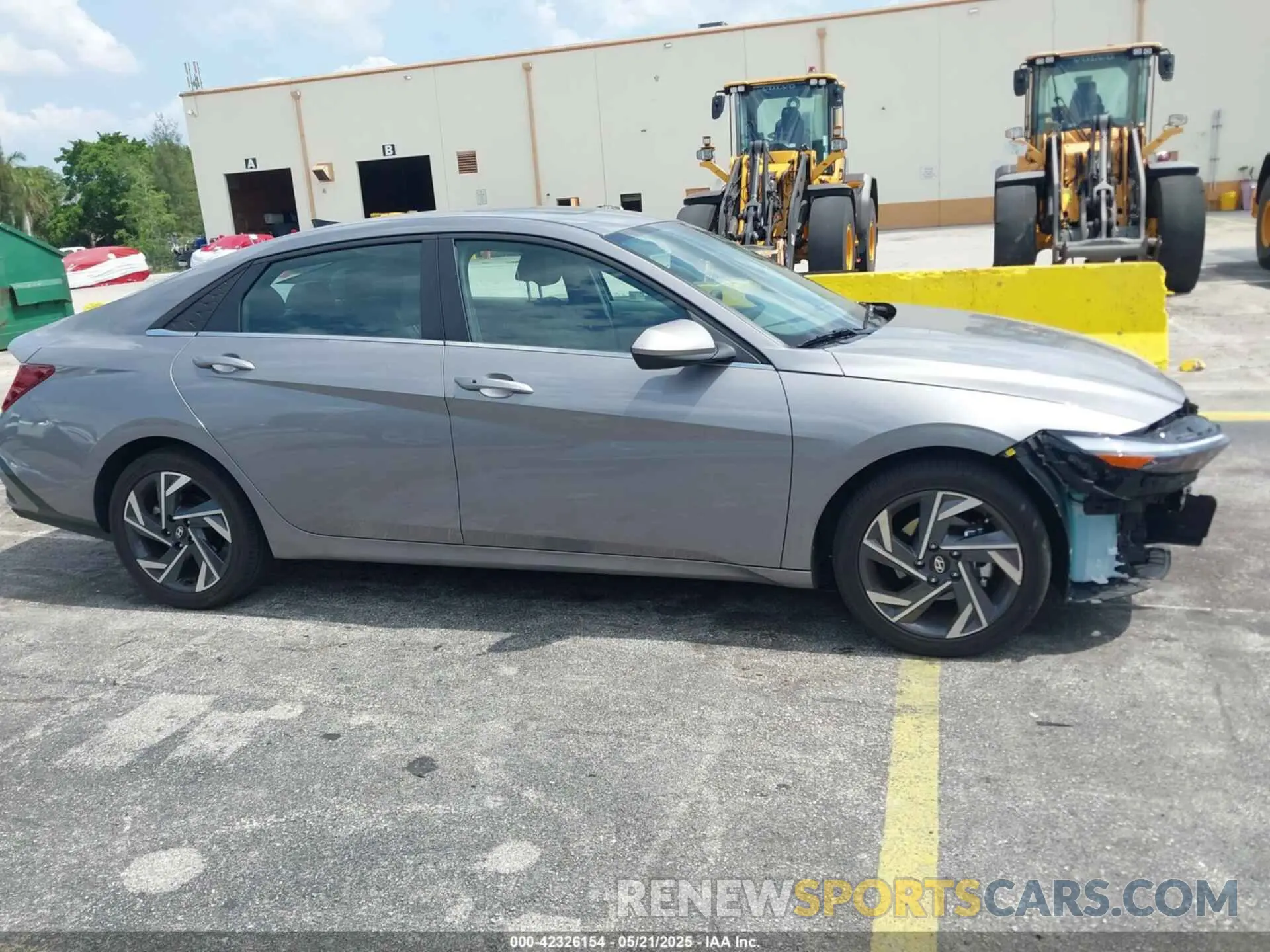 13 Photograph of a damaged car KMHLS4DG3SU924736 HYUNDAI ELANTRA 2025