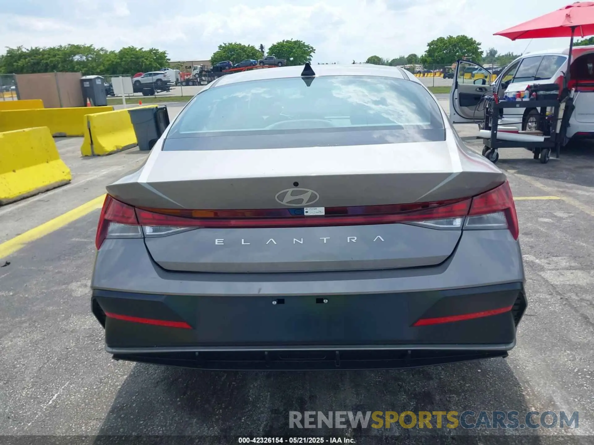 16 Photograph of a damaged car KMHLS4DG3SU924736 HYUNDAI ELANTRA 2025