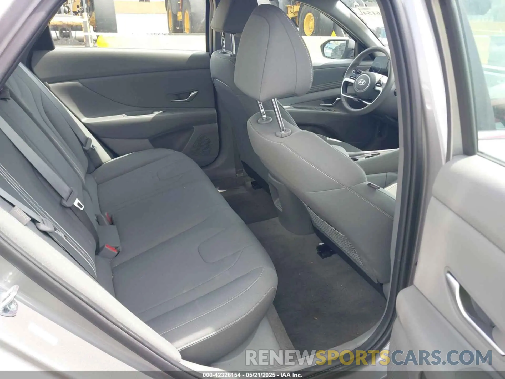 8 Photograph of a damaged car KMHLS4DG3SU924736 HYUNDAI ELANTRA 2025