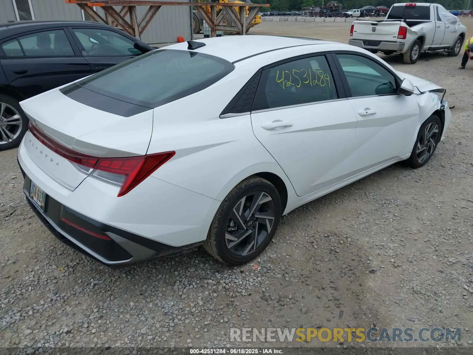 4 Photograph of a damaged car KMHLS4DG4SU972231 HYUNDAI ELANTRA 2025