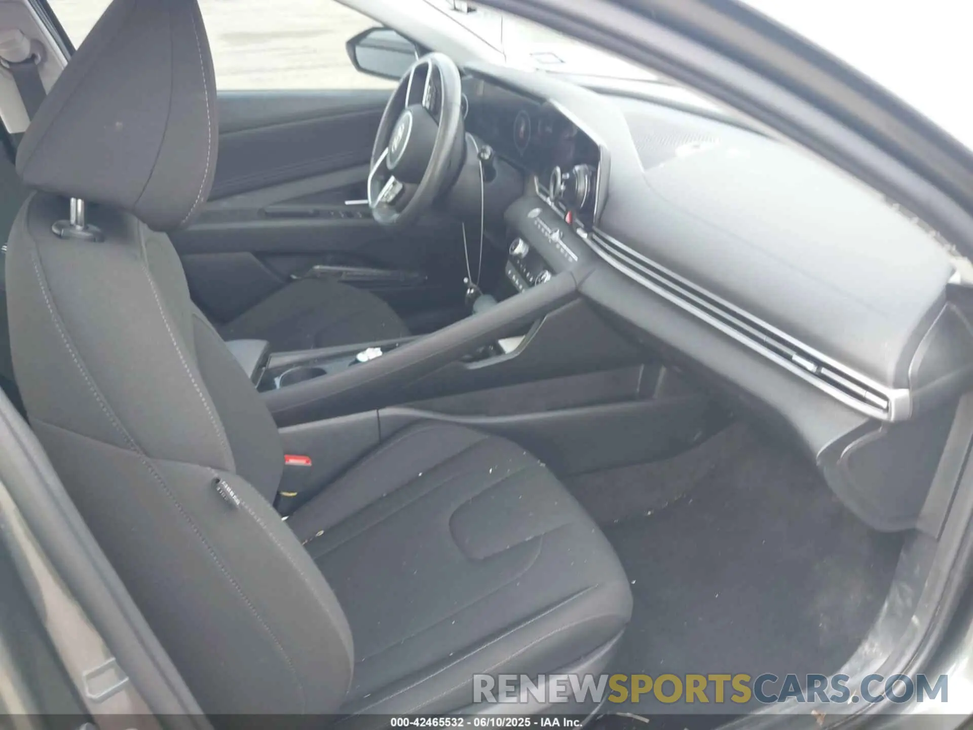 5 Photograph of a damaged car KMHLS4DG5SU900664 HYUNDAI ELANTRA 2025
