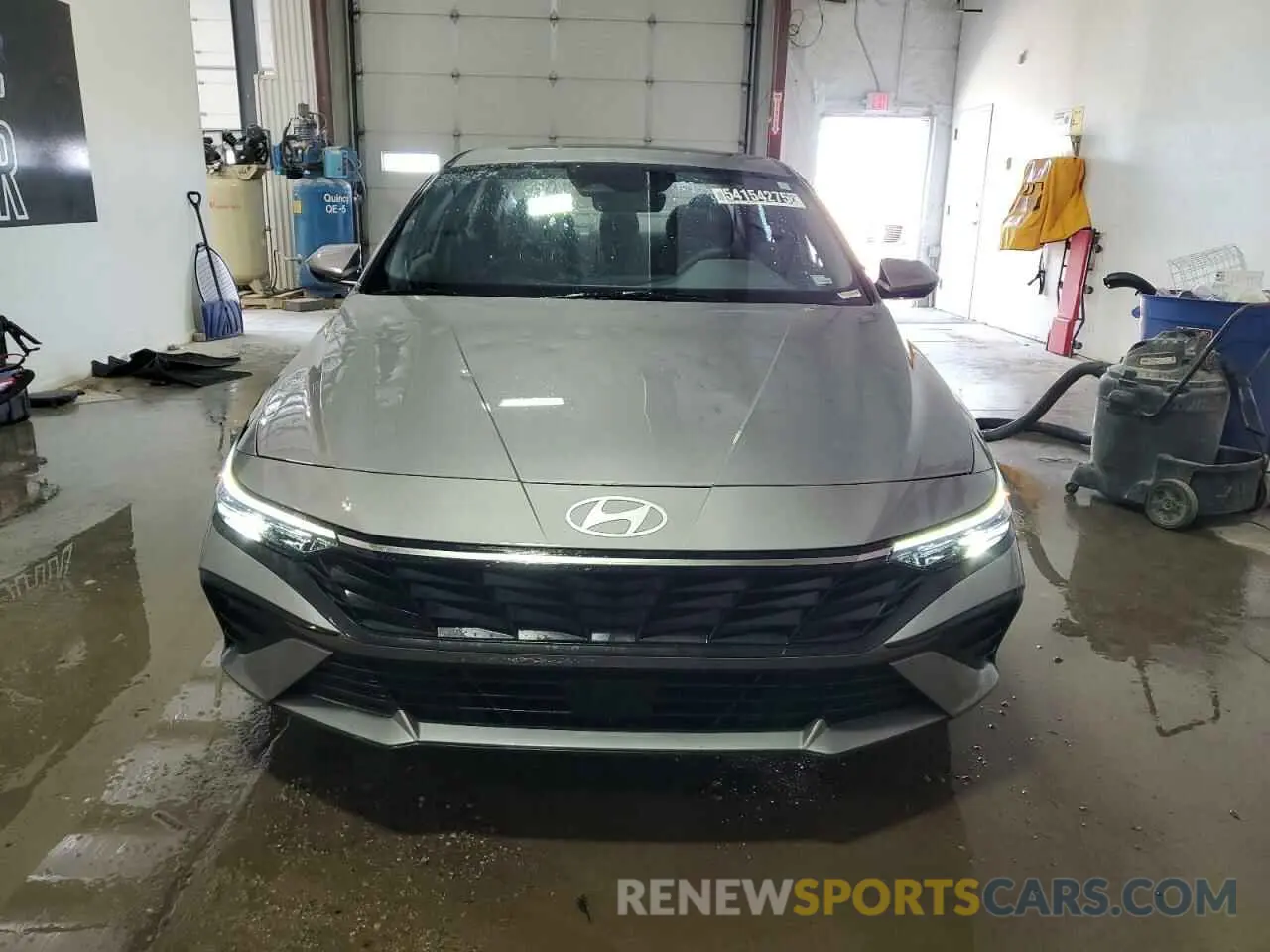 5 Photograph of a damaged car KMHLS4DG8SU879017 HYUNDAI ELANTRA 2025