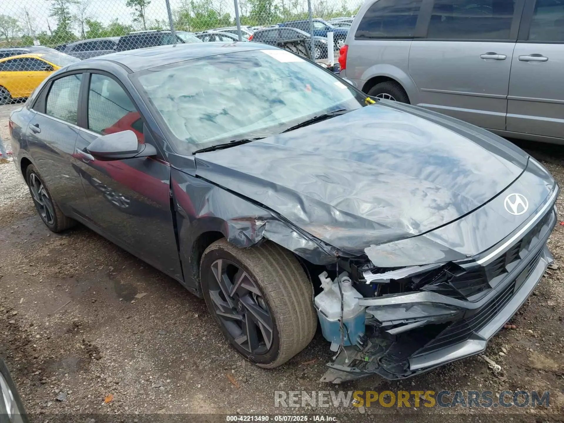 1 Photograph of a damaged car KMHLS4DG9SU900313 HYUNDAI ELANTRA 2025