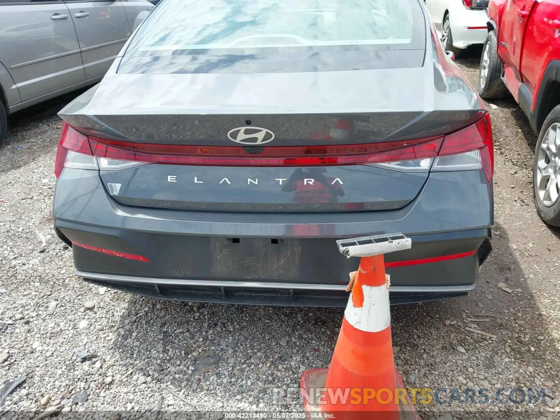 16 Photograph of a damaged car KMHLS4DG9SU900313 HYUNDAI ELANTRA 2025