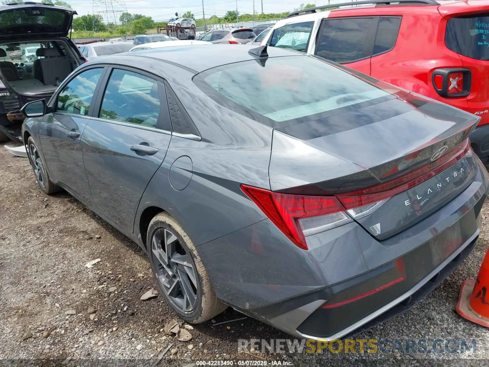 3 Photograph of a damaged car KMHLS4DG9SU900313 HYUNDAI ELANTRA 2025
