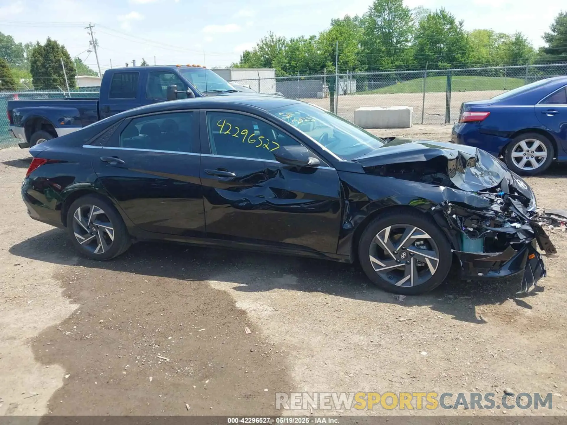 13 Photograph of a damaged car KMHLS4DG9SU910615 HYUNDAI ELANTRA 2025