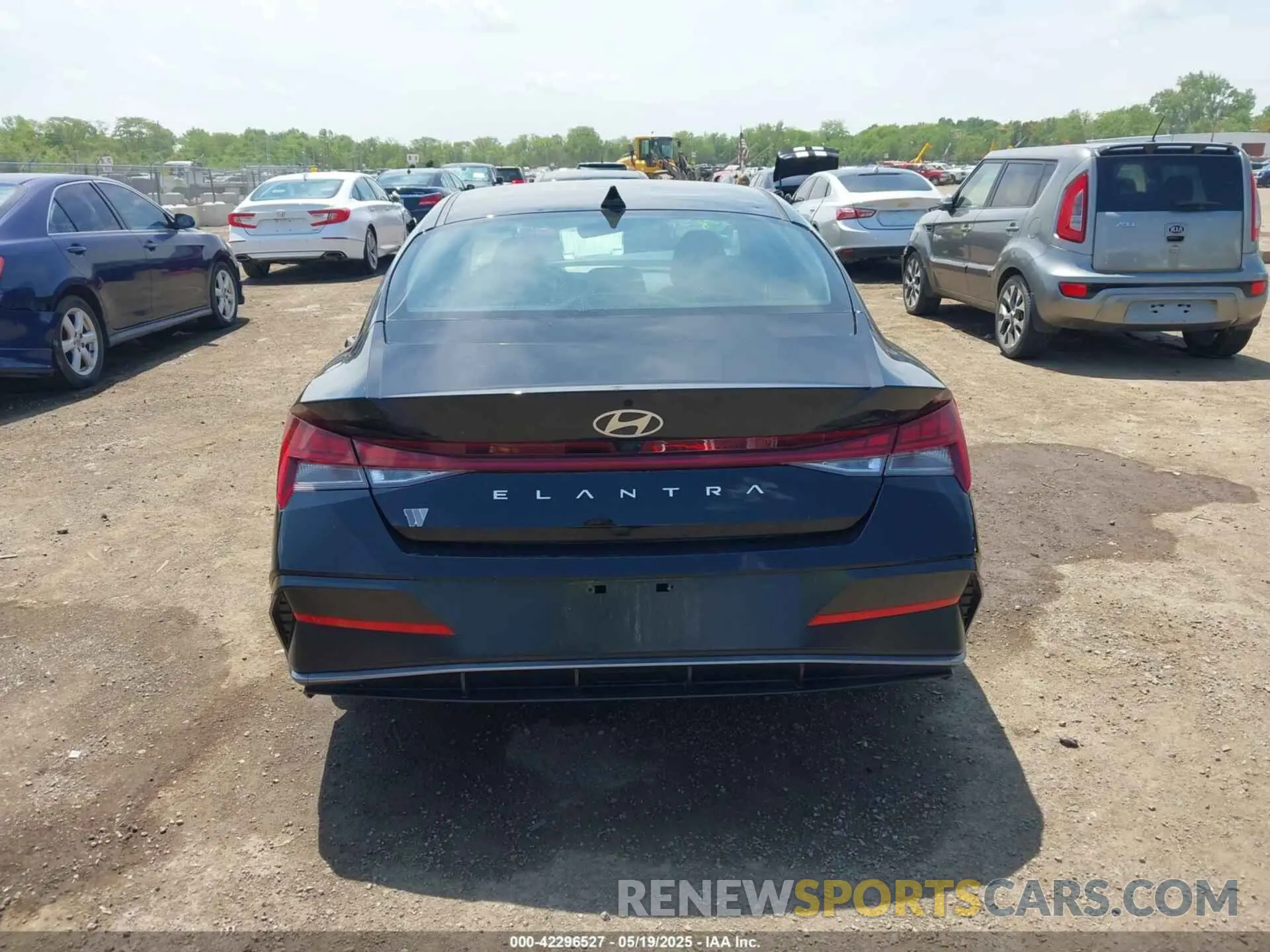 16 Photograph of a damaged car KMHLS4DG9SU910615 HYUNDAI ELANTRA 2025