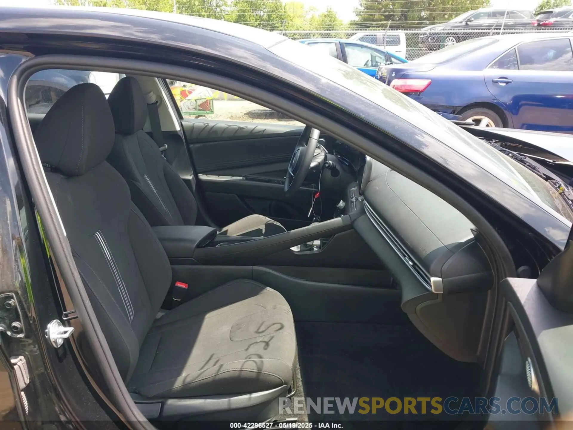 5 Photograph of a damaged car KMHLS4DG9SU910615 HYUNDAI ELANTRA 2025