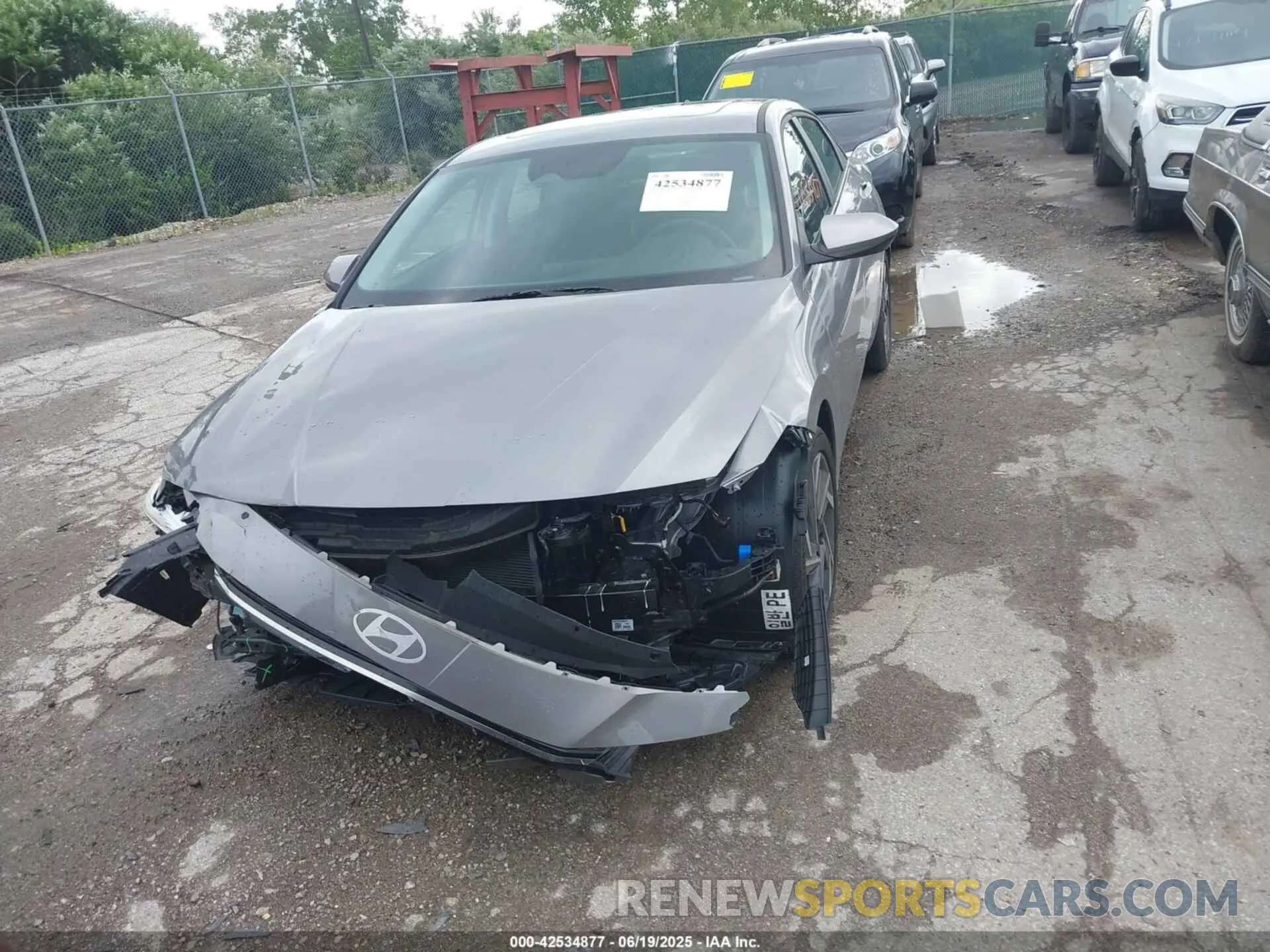 12 Photograph of a damaged car KMHLS4DGXSU860663 HYUNDAI ELANTRA 2025