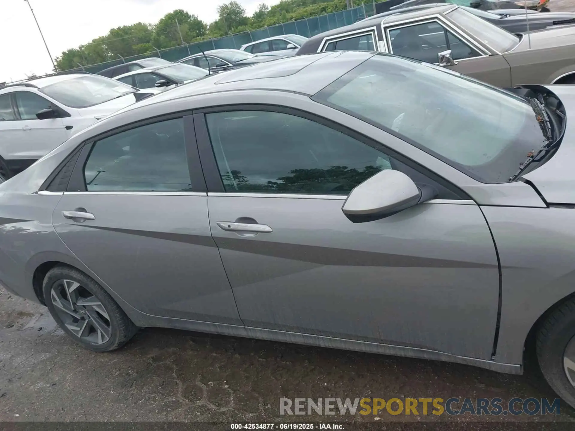 13 Photograph of a damaged car KMHLS4DGXSU860663 HYUNDAI ELANTRA 2025
