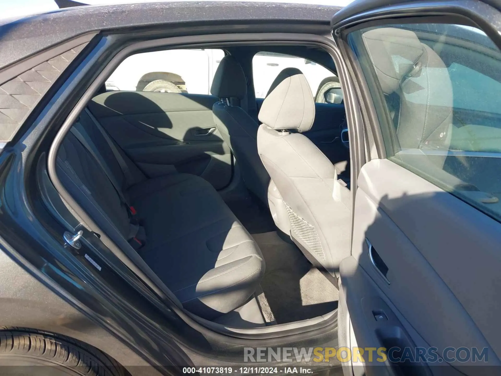 8 Photograph of a damaged car KMHLS4DGXSU861568 HYUNDAI ELANTRA 2025