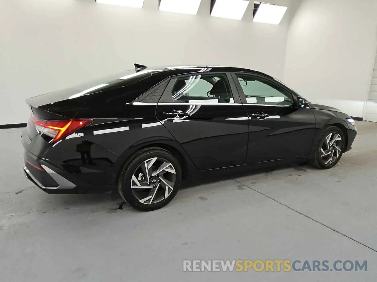 3 Photograph of a damaged car KMHLS4DGXSU892142 HYUNDAI ELANTRA 2025