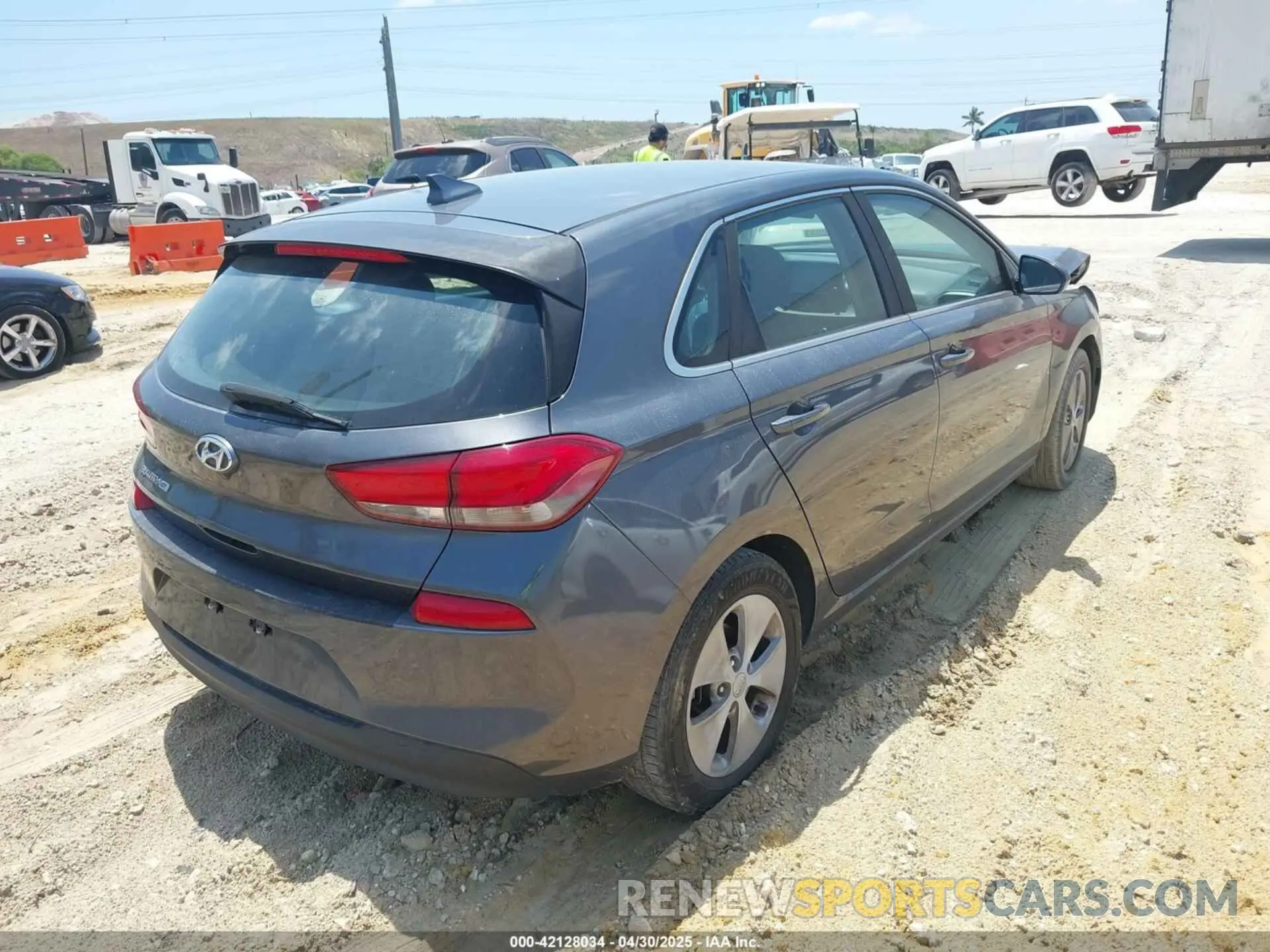 4 Фотография поврежденного автомобиля KMHH35LE4KU090095 HYUNDAI ELANTRA GT 2019