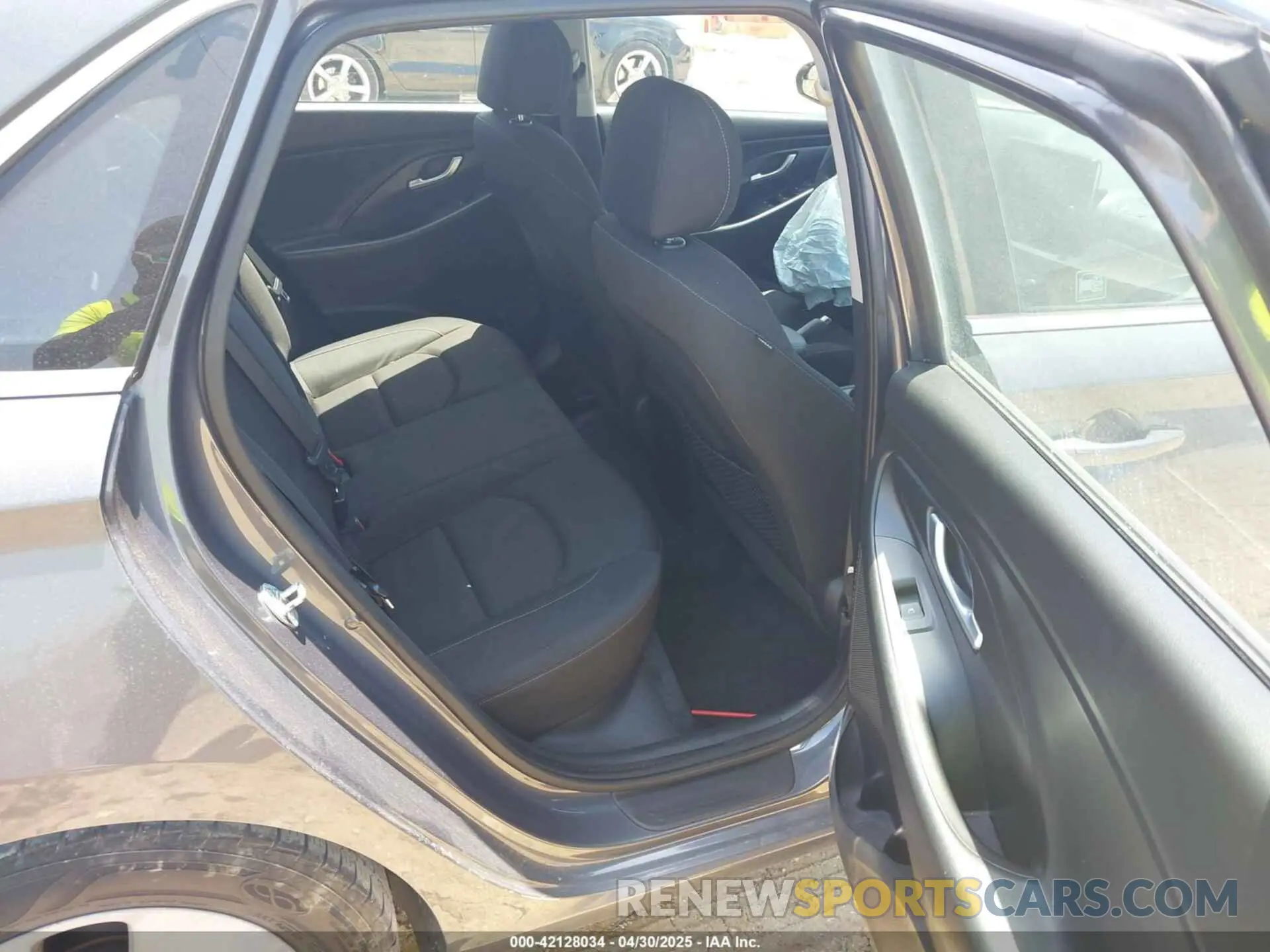 8 Фотография поврежденного автомобиля KMHH35LE4KU090095 HYUNDAI ELANTRA GT 2019