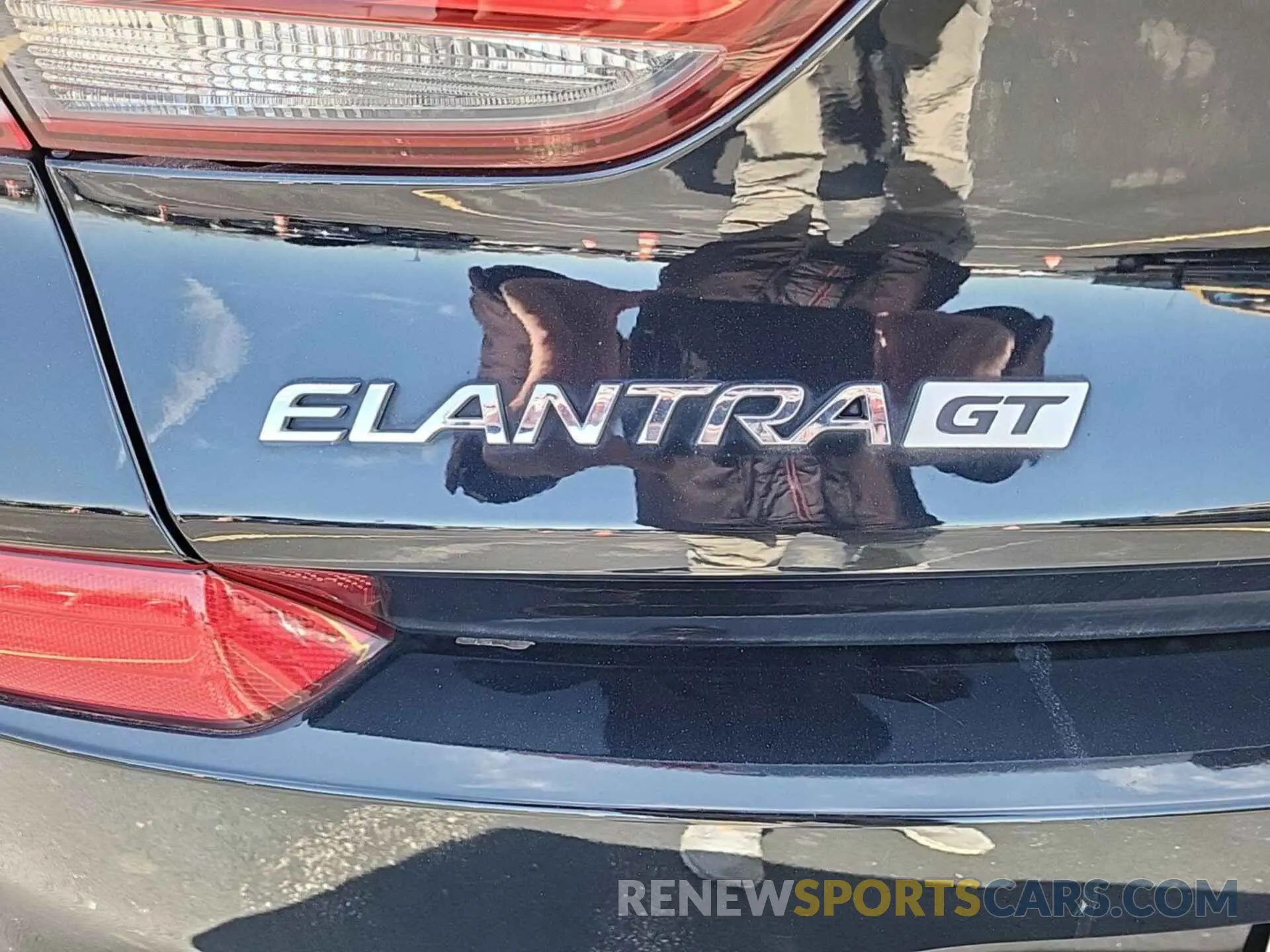 8 Фотография поврежденного автомобиля KMHH35LE9KU104055 HYUNDAI ELANTRA GT 2019