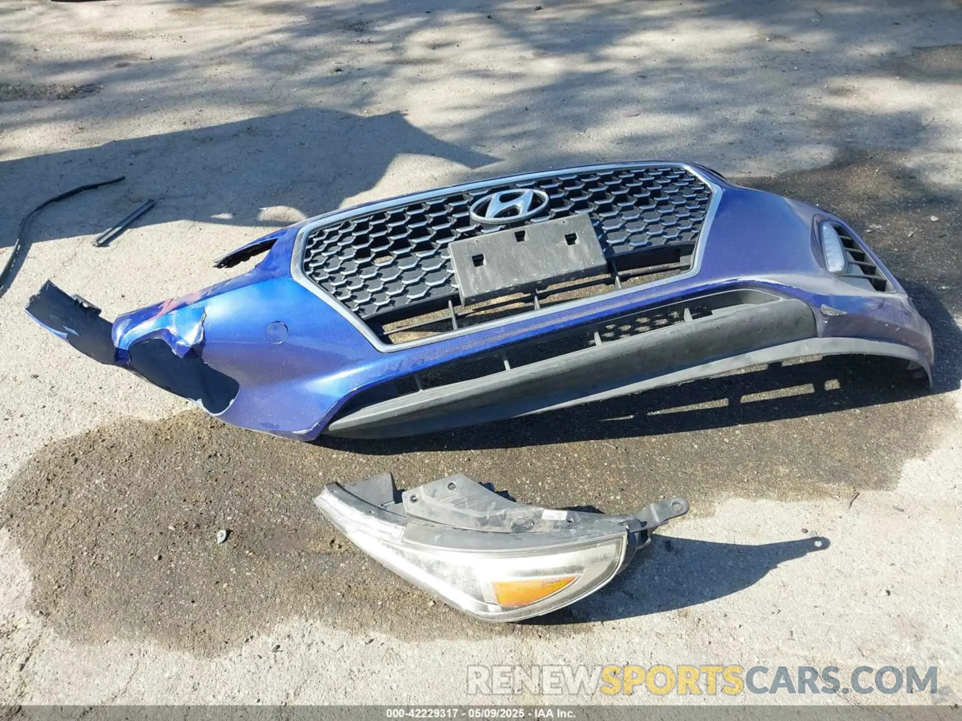 12 Photograph of a damaged car KMHH35LEXKU118532 HYUNDAI ELANTRA GT 2019
