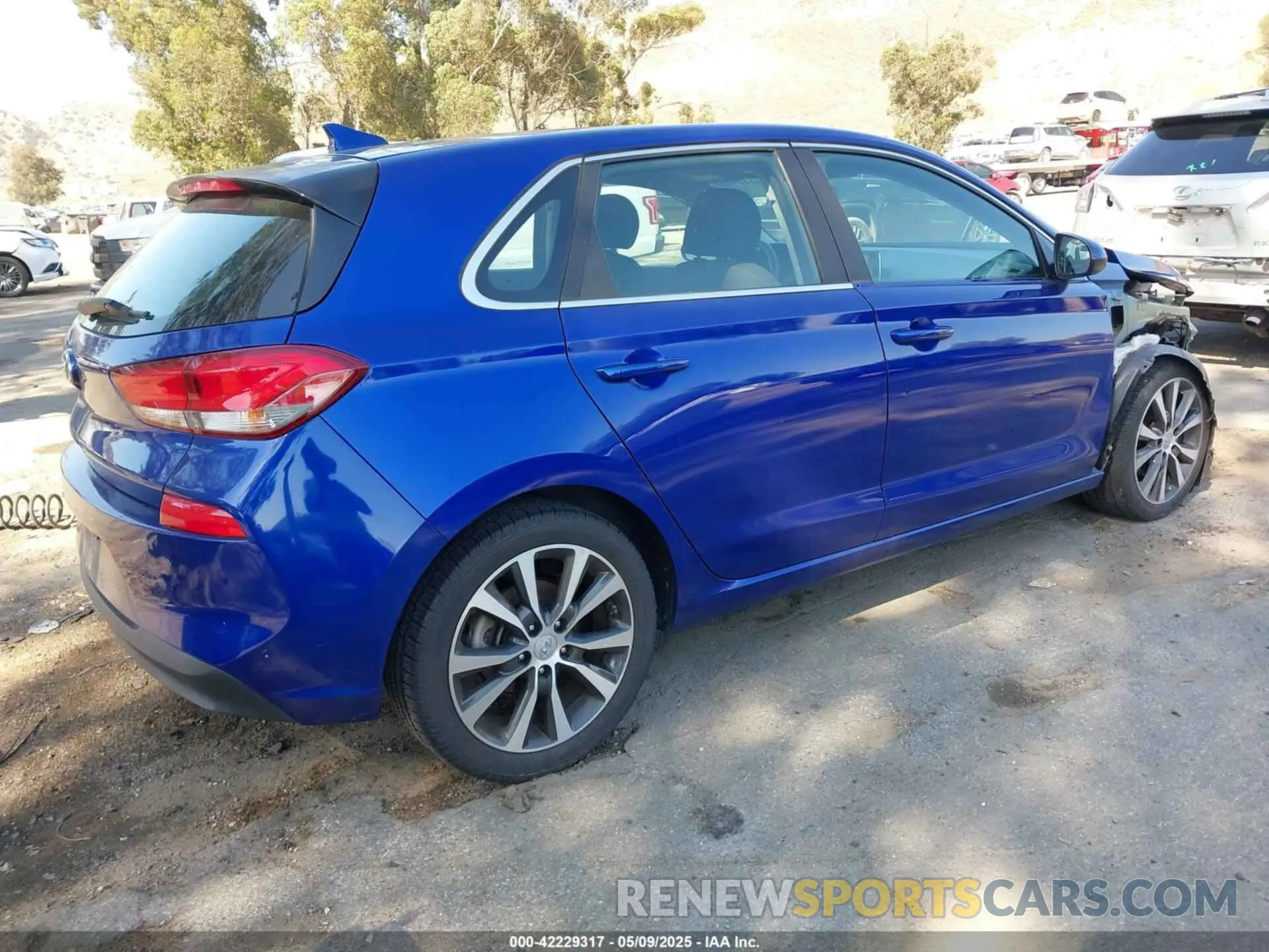 4 Photograph of a damaged car KMHH35LEXKU118532 HYUNDAI ELANTRA GT 2019