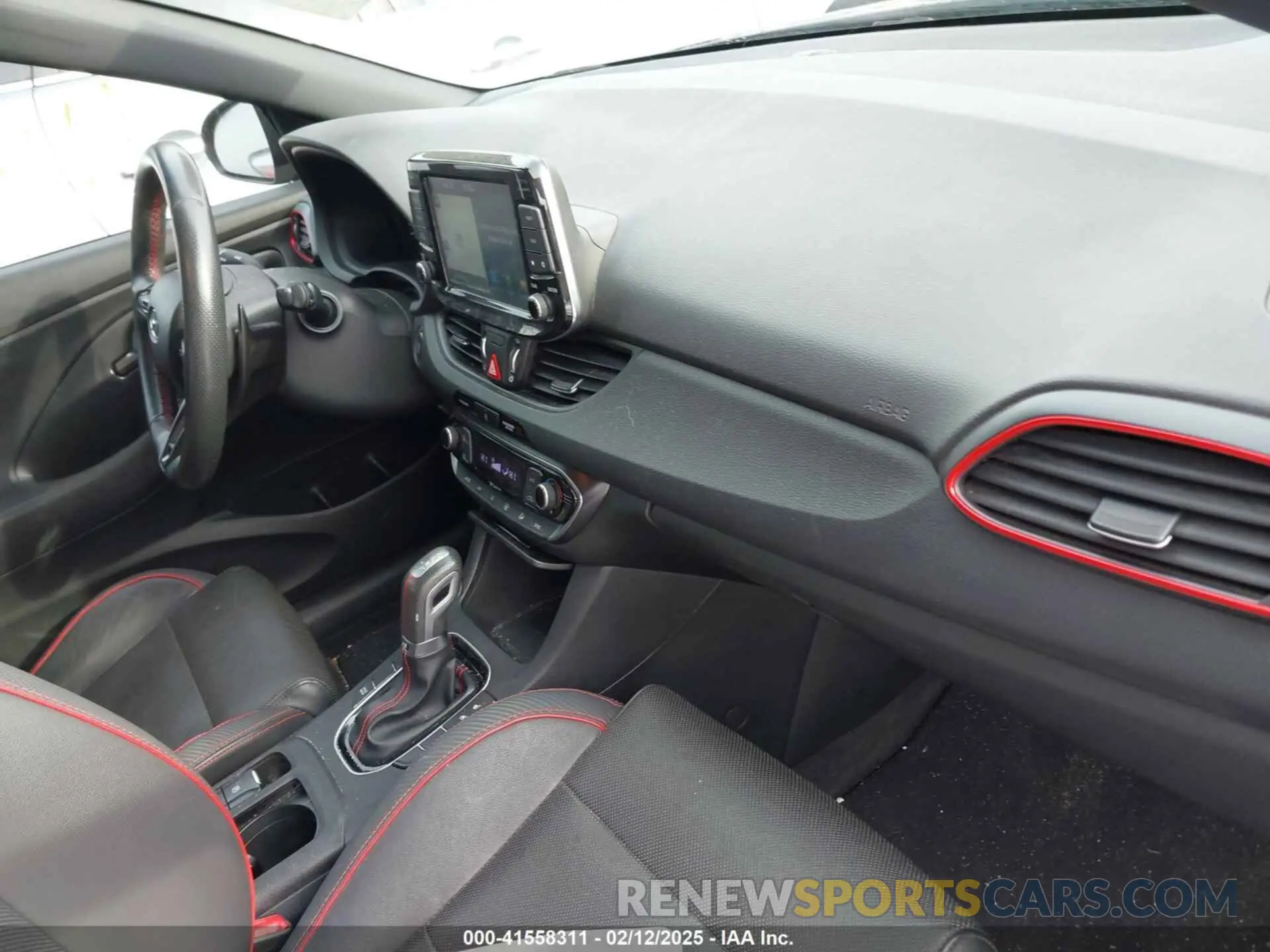 5 Photograph of a damaged car KMHH55LC4KU106319 HYUNDAI ELANTRA GT 2019