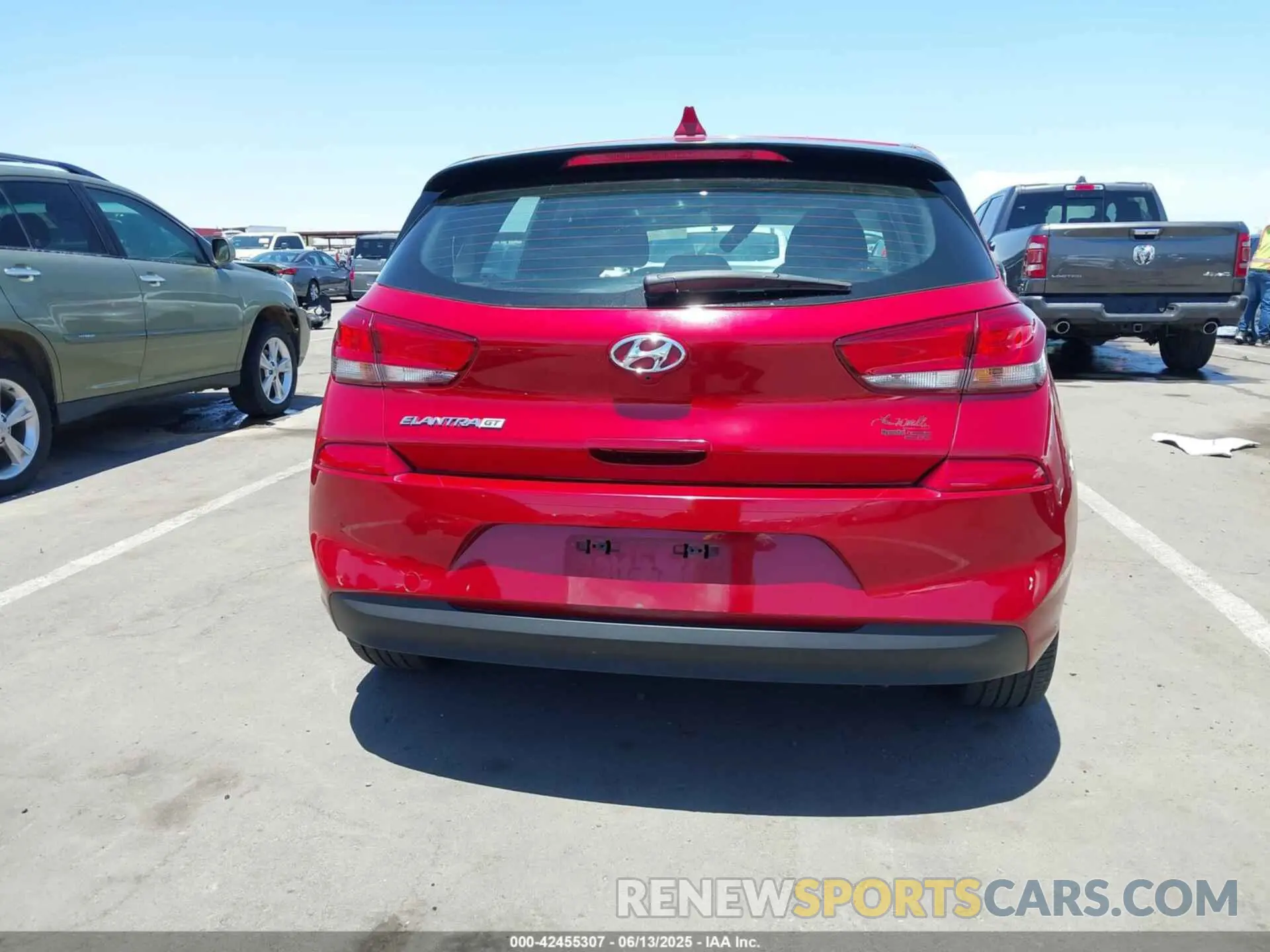 17 Photograph of a damaged car KMHH35LE4LU129737 HYUNDAI ELANTRA GT 2020