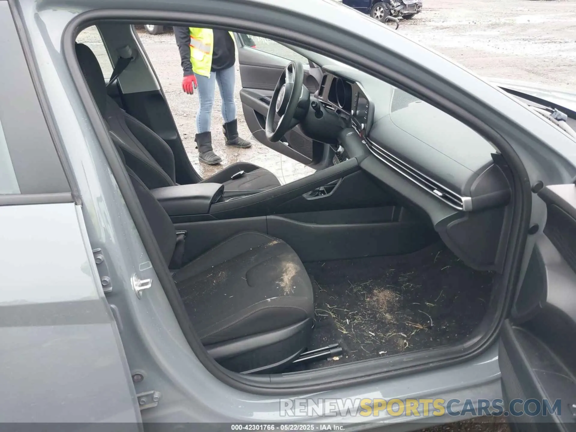 5 Photograph of a damaged car KMHLM4AJ7NU023884 HYUNDAI ELANTRA HYBRID 2022