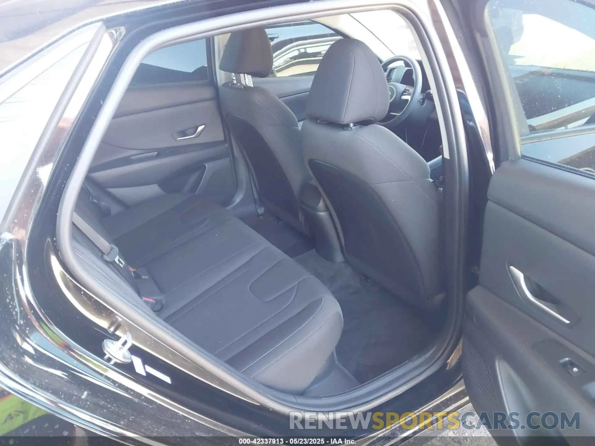 8 Photograph of a damaged car KMHLM4AJ8NU032349 HYUNDAI ELANTRA HYBRID 2022