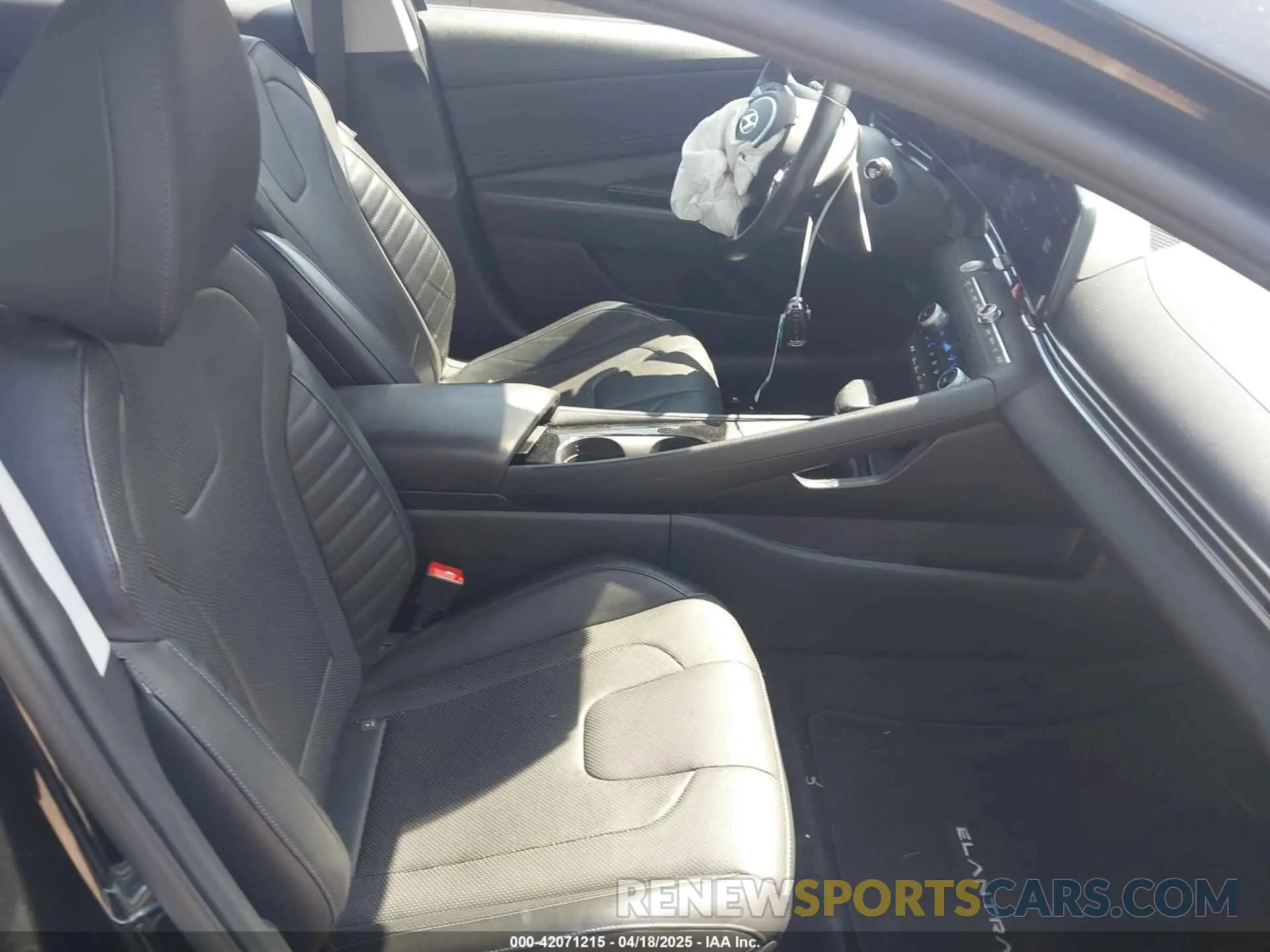 5 Photograph of a damaged car KMHLN4AJ8NU014611 HYUNDAI ELANTRA HYBRID 2022
