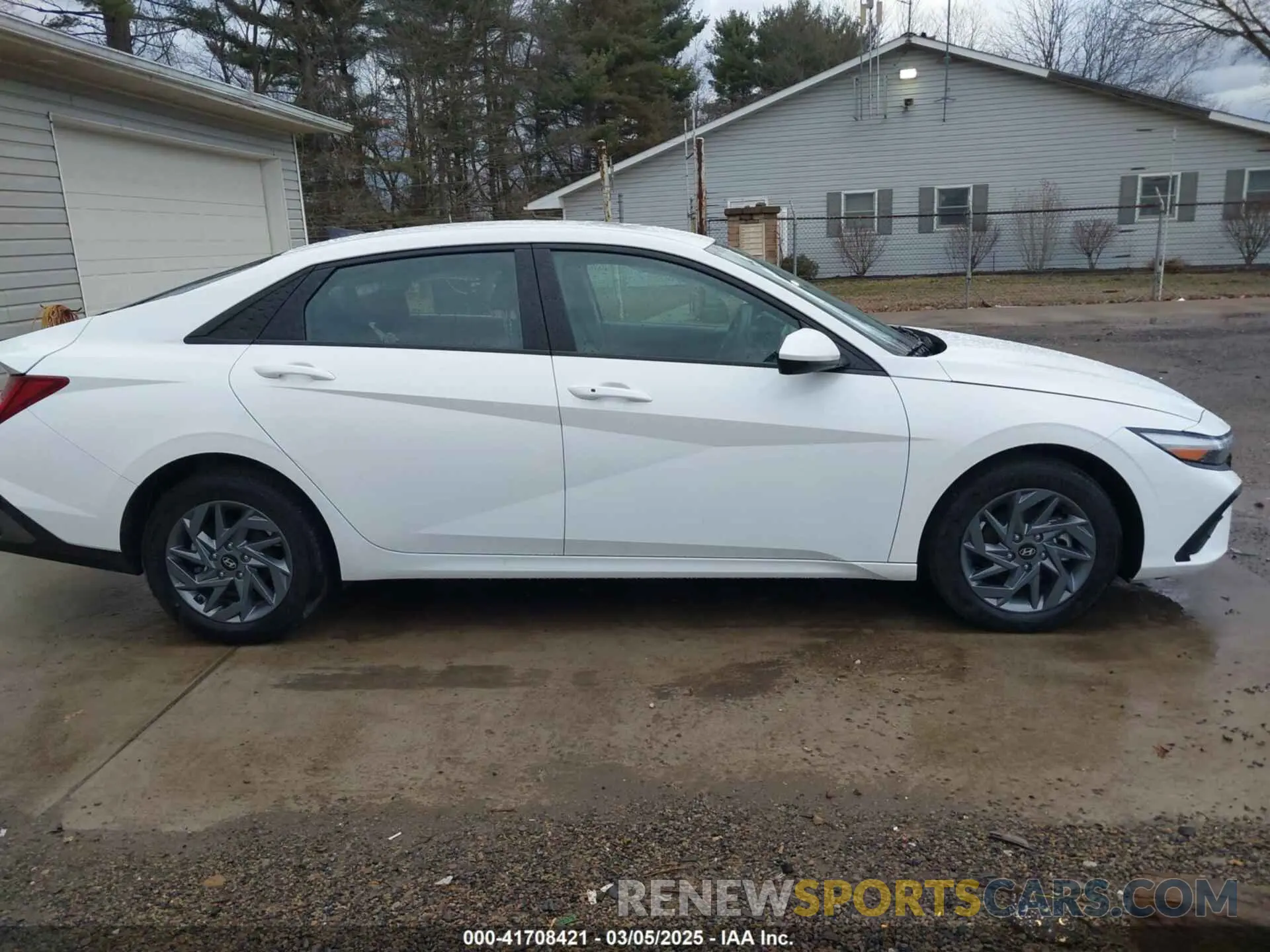 14 Photograph of a damaged car KMHLM4DJ0RU103318 HYUNDAI ELANTRA HYBRID 2024