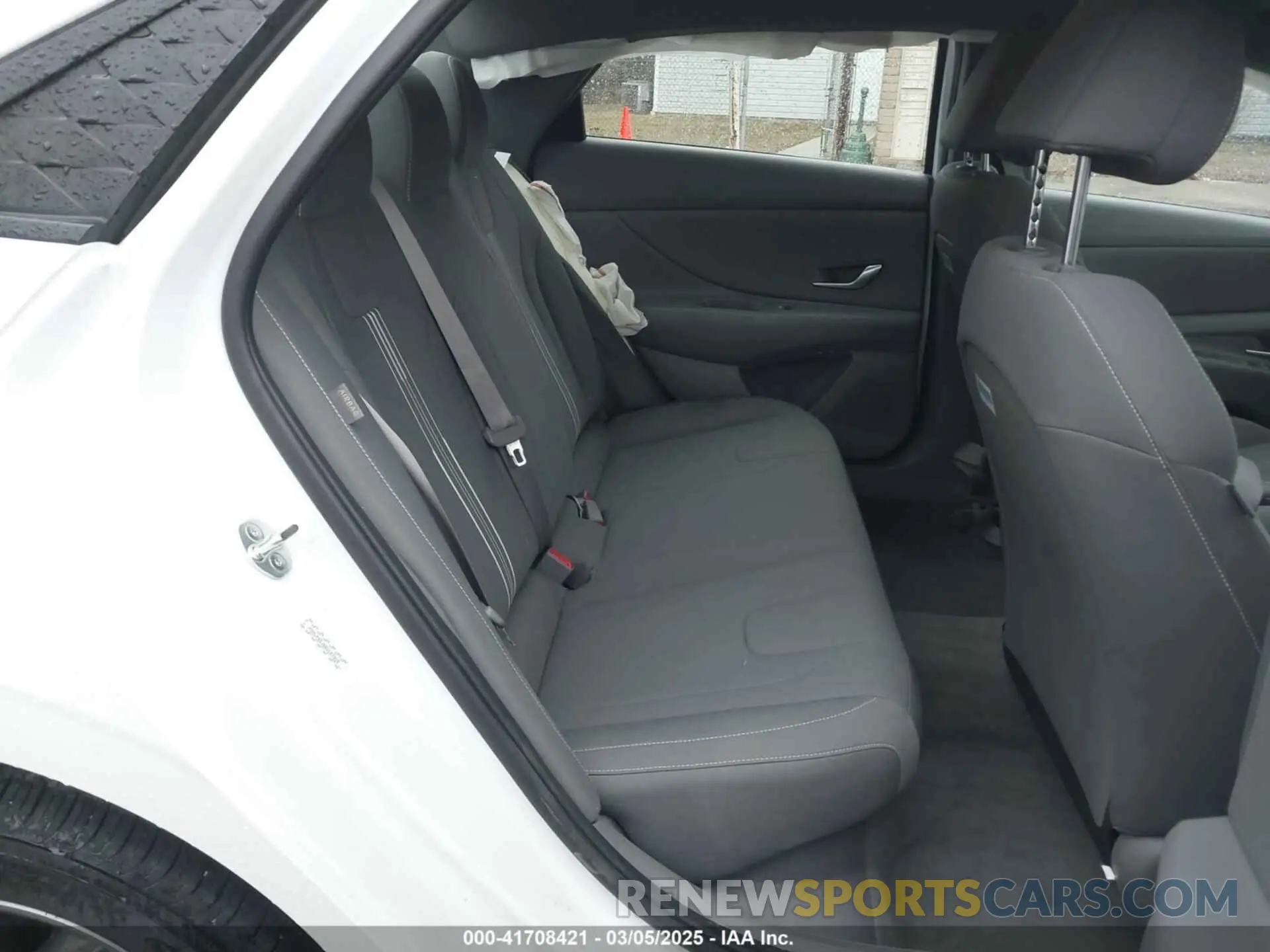 8 Photograph of a damaged car KMHLM4DJ0RU103318 HYUNDAI ELANTRA HYBRID 2024