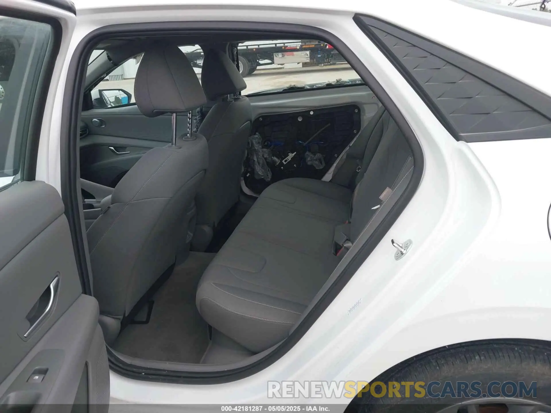 8 Фотография поврежденного автомобиля KMHLM4DJ8RU116768 HYUNDAI ELANTRA HYBRID 2024
