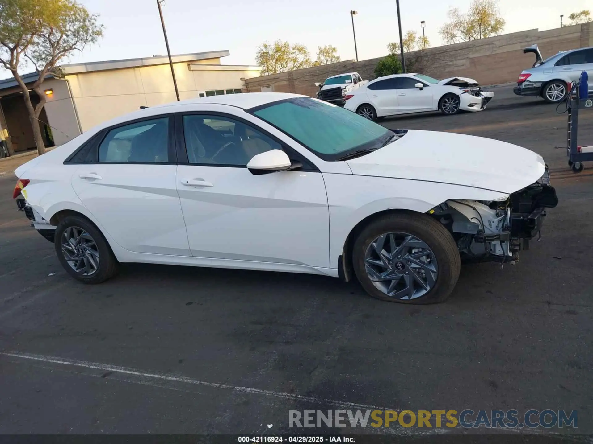14 Photograph of a damaged car KMHLM4DJXRU097320 HYUNDAI ELANTRA HYBRID 2024