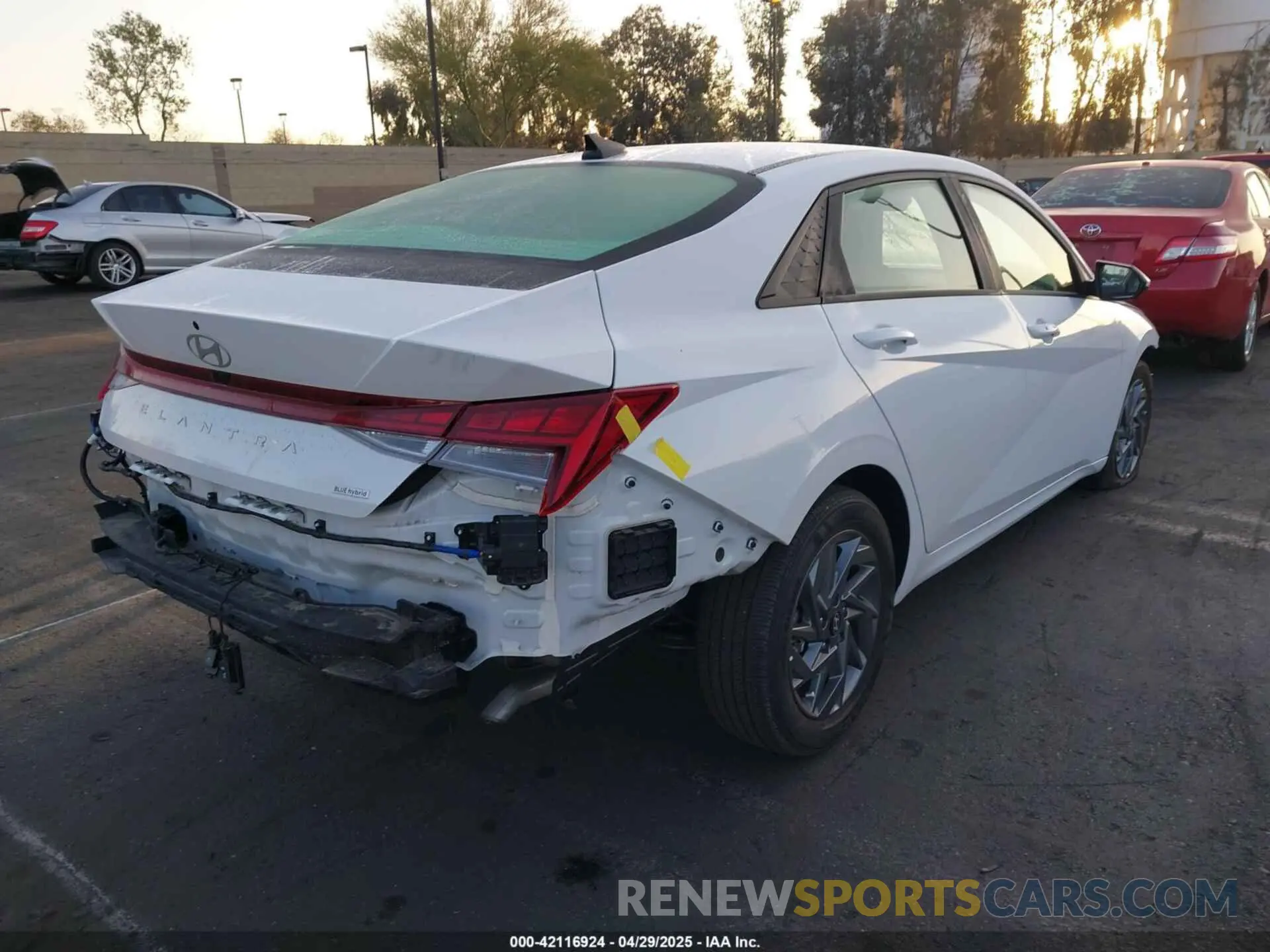 4 Photograph of a damaged car KMHLM4DJXRU097320 HYUNDAI ELANTRA HYBRID 2024