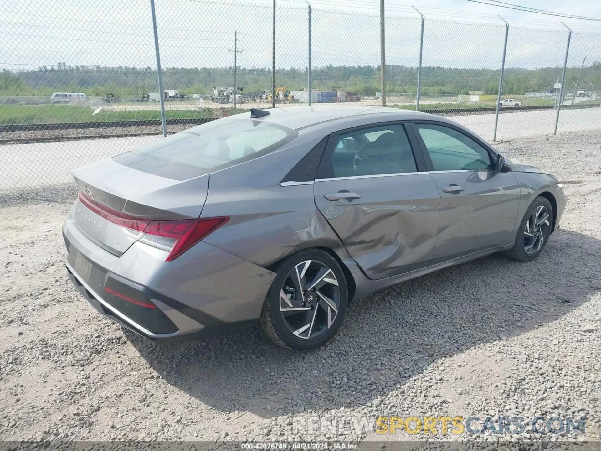 4 Photograph of a damaged car KMHLN4DJ0RU118270 HYUNDAI ELANTRA HYBRID 2024