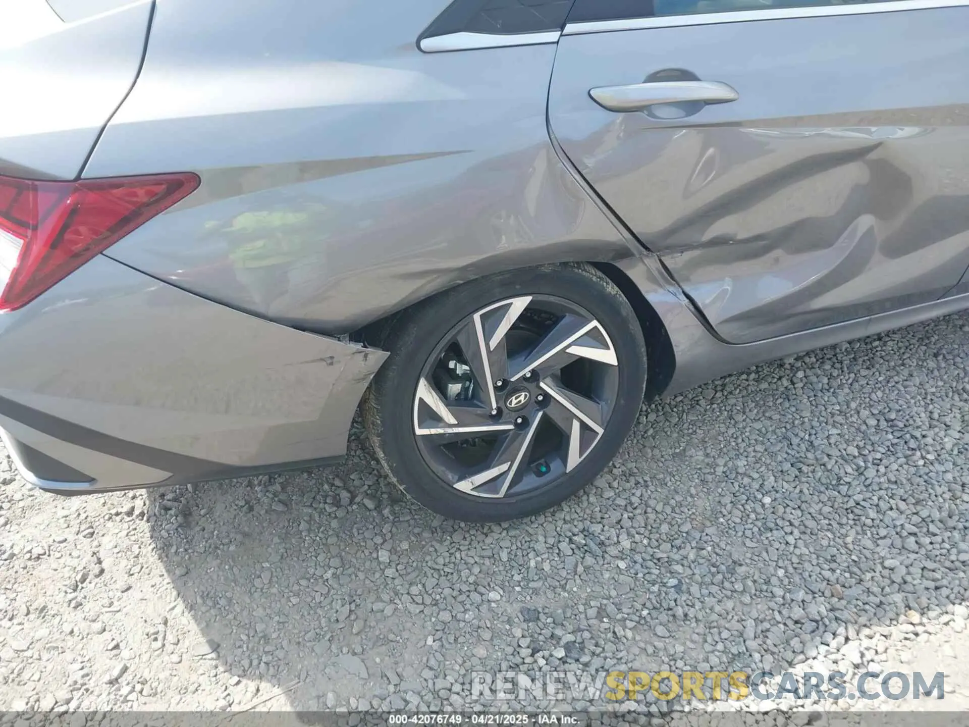 6 Photograph of a damaged car KMHLN4DJ0RU118270 HYUNDAI ELANTRA HYBRID 2024