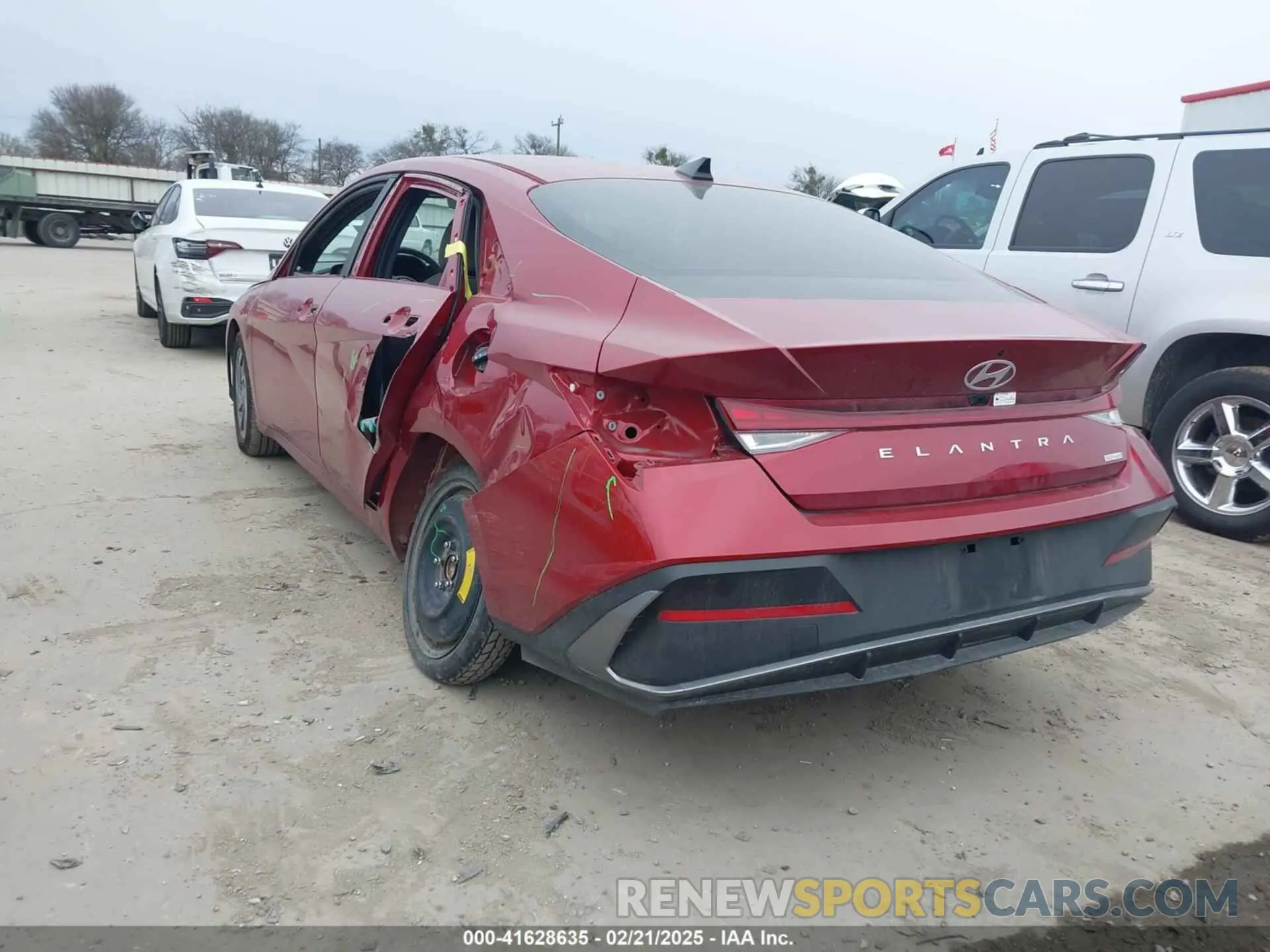 3 Photograph of a damaged car KMHLM4DJ0SU122263 HYUNDAI ELANTRA HYBRID 2025