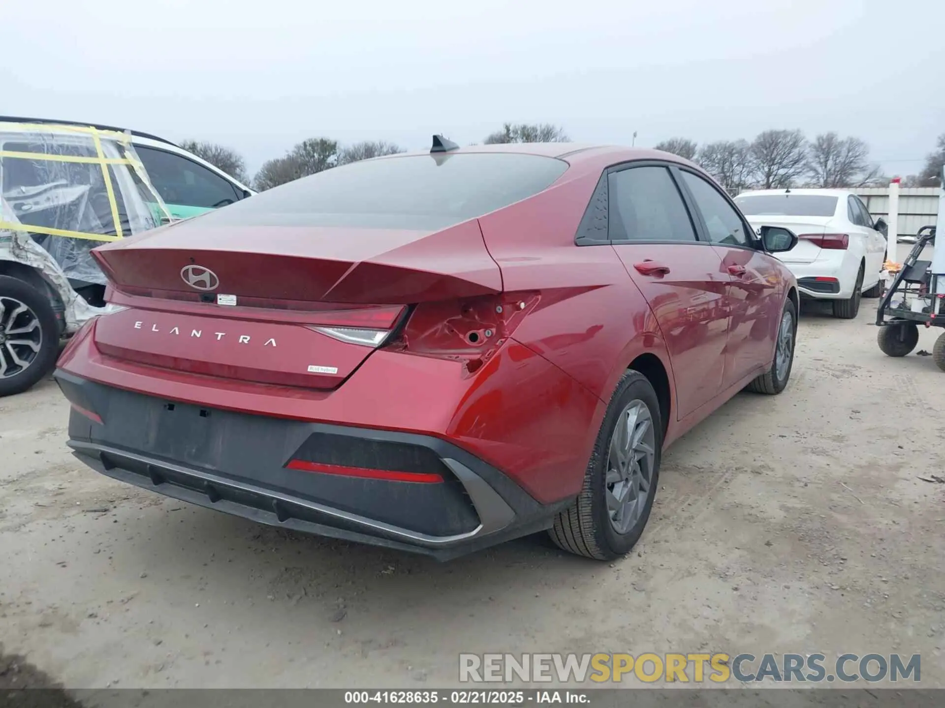 4 Photograph of a damaged car KMHLM4DJ0SU122263 HYUNDAI ELANTRA HYBRID 2025
