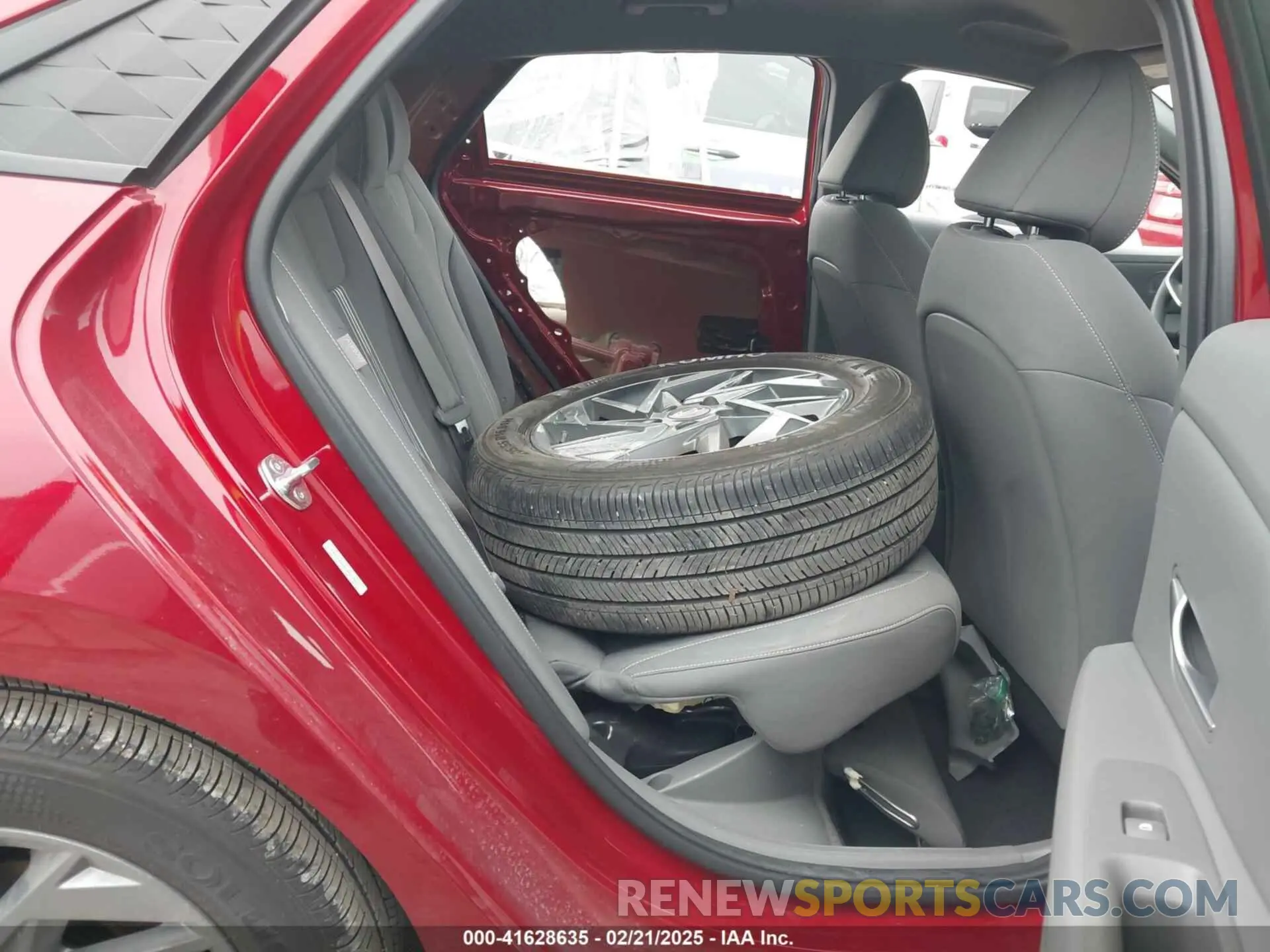 8 Photograph of a damaged car KMHLM4DJ0SU122263 HYUNDAI ELANTRA HYBRID 2025