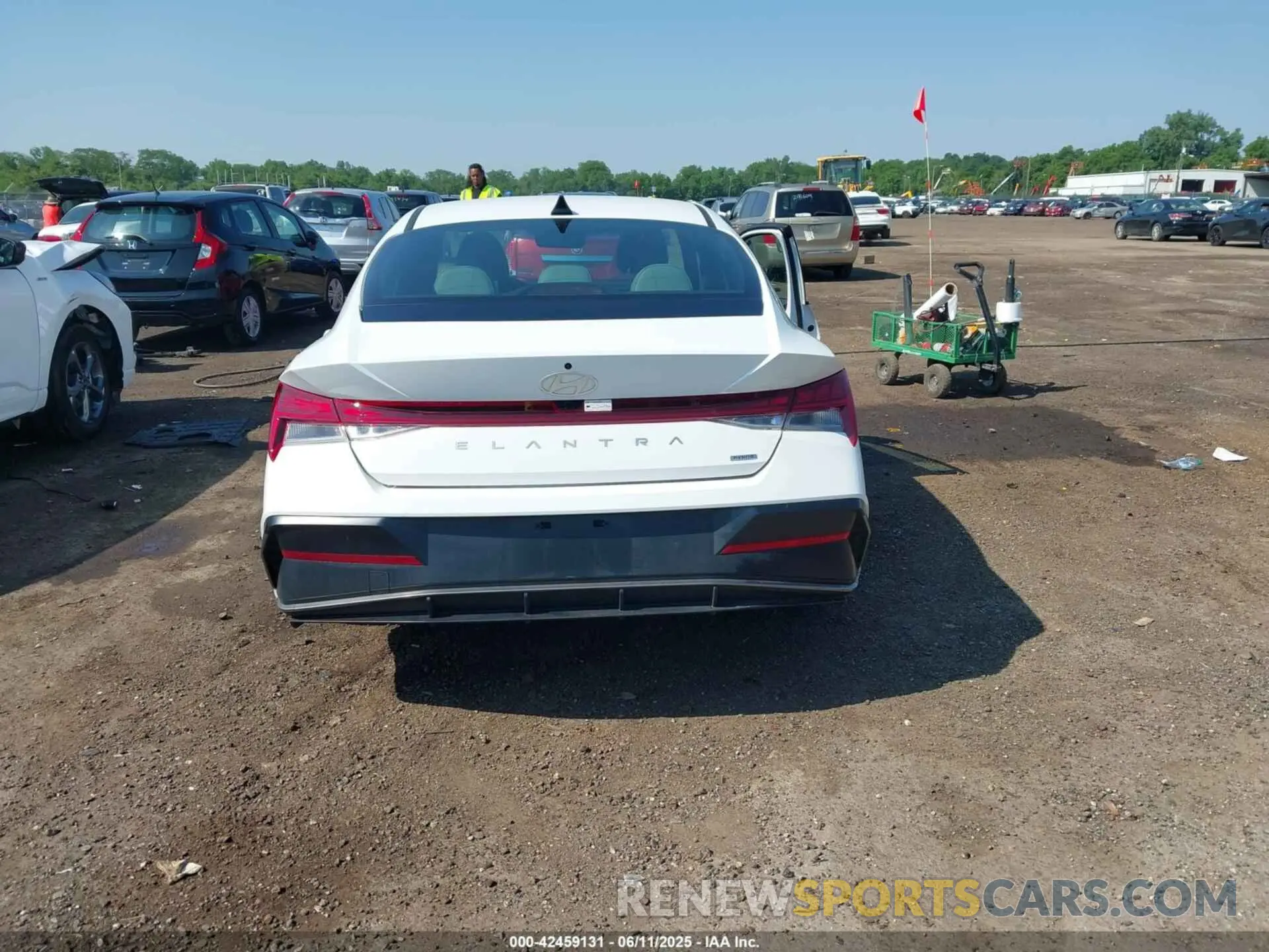 16 Photograph of a damaged car KMHLN4DJ3SU132394 HYUNDAI ELANTRA HYBRID 2025
