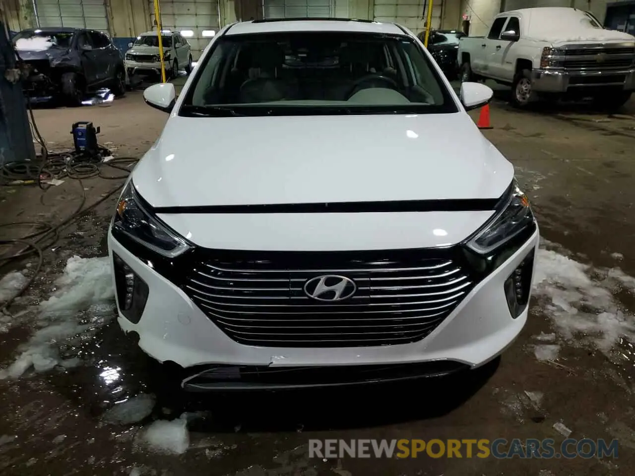 5 Photograph of a damaged car KMHC05LC6KU107660 HYUNDAI IONIQ 2019