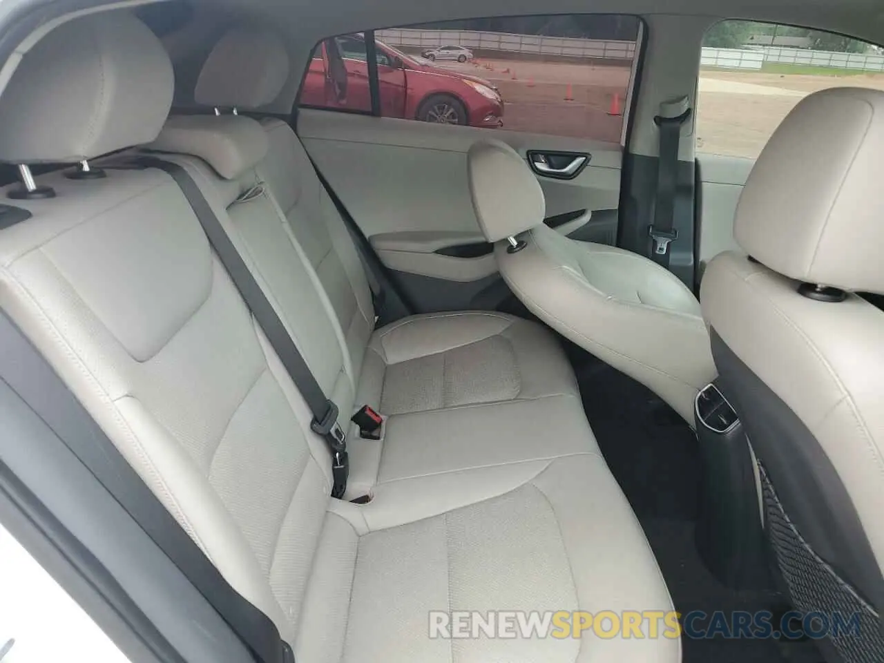 10 Photograph of a damaged car KMHC05LC6KU138357 HYUNDAI IONIQ 2019