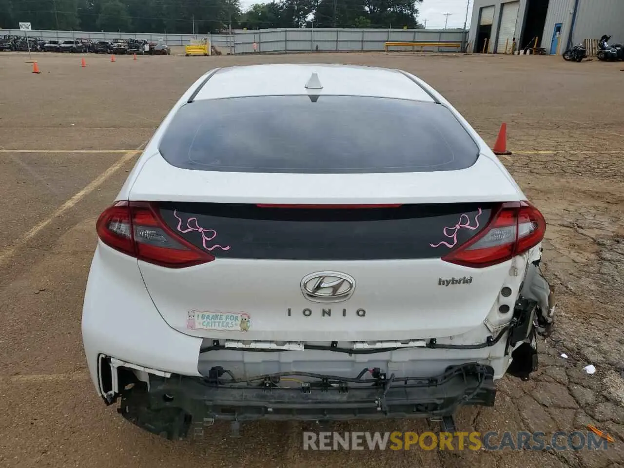 6 Photograph of a damaged car KMHC05LC6KU138357 HYUNDAI IONIQ 2019