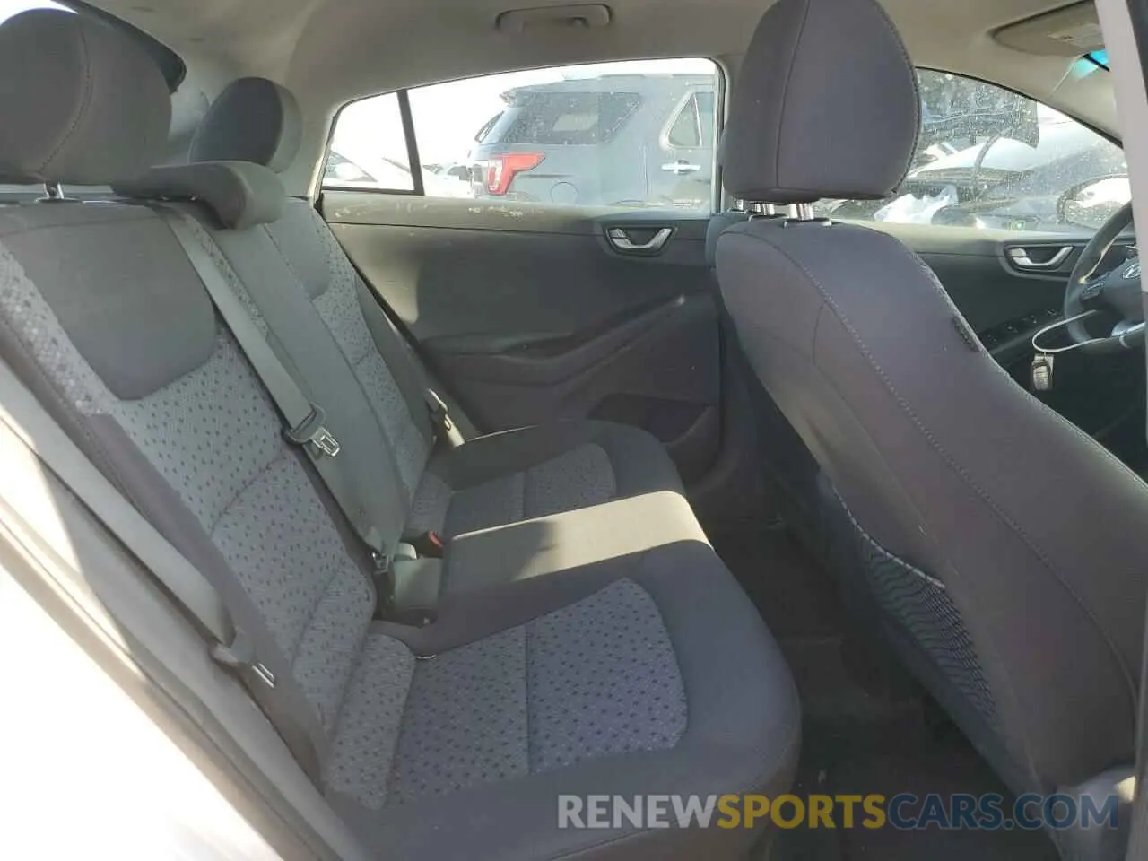 10 Photograph of a damaged car KMHC65LC0KU160188 HYUNDAI IONIQ 2019
