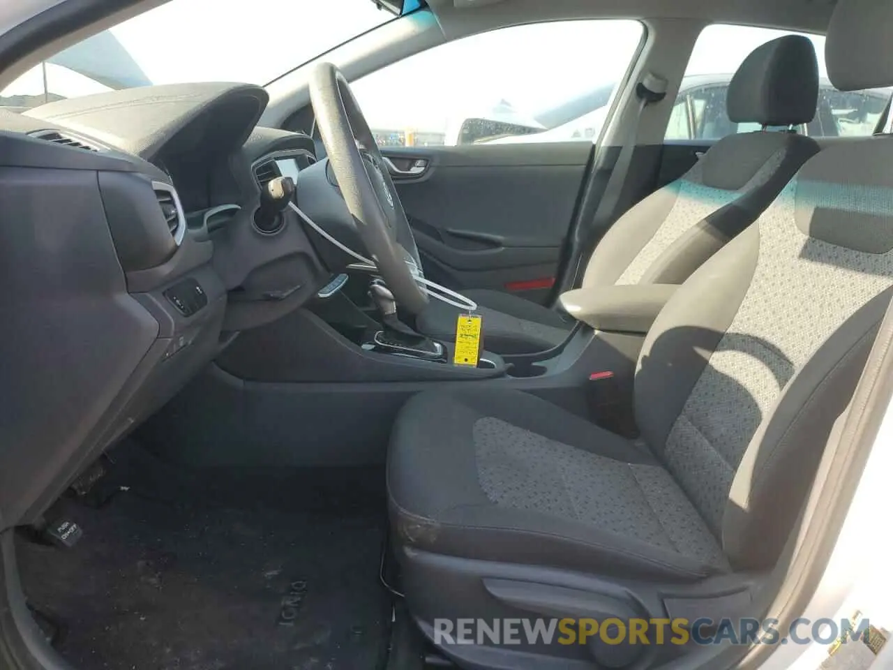 7 Photograph of a damaged car KMHC65LC0KU160188 HYUNDAI IONIQ 2019