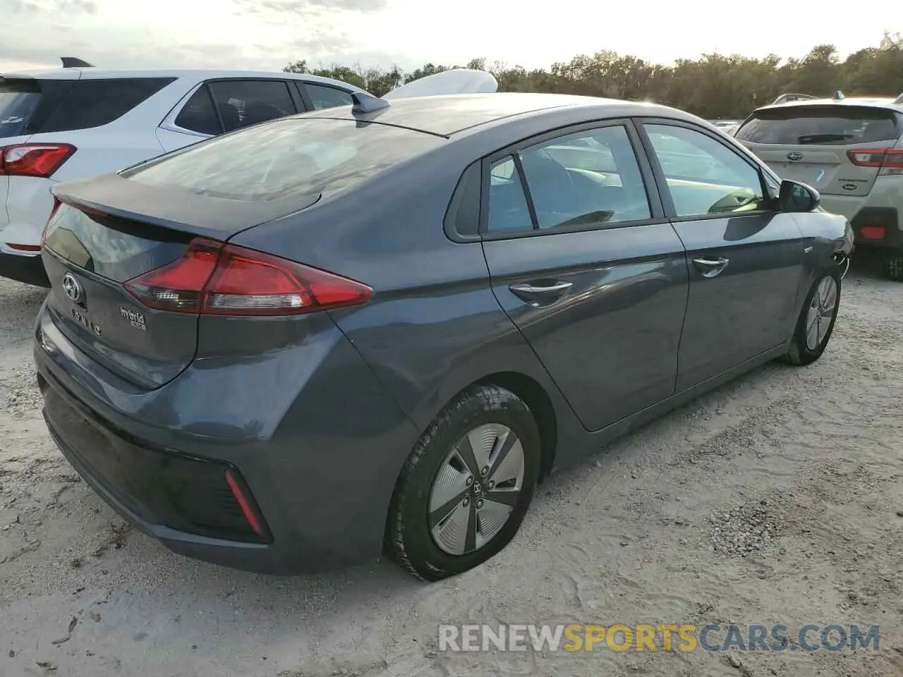 3 Photograph of a damaged car KMHC65LC4KU171338 HYUNDAI IONIQ 2019