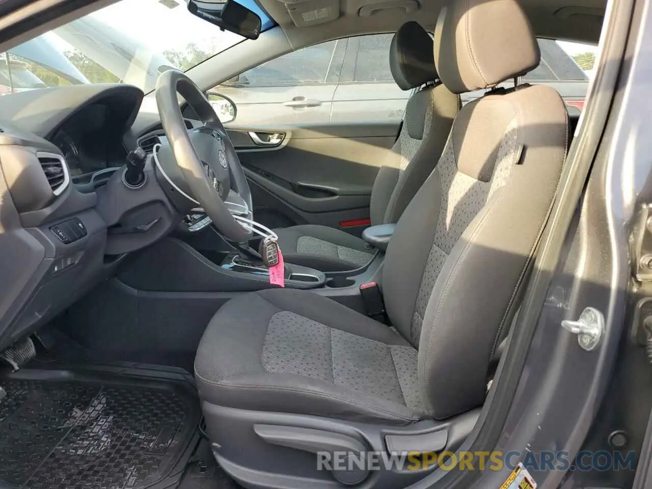 7 Photograph of a damaged car KMHC65LC4KU171338 HYUNDAI IONIQ 2019