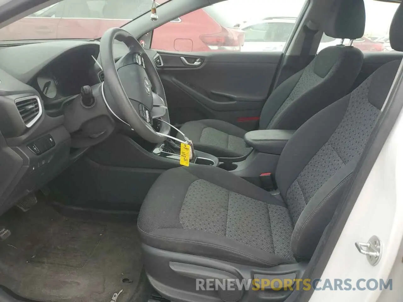 7 Photograph of a damaged car KMHC65LC8KU110221 HYUNDAI IONIQ 2019