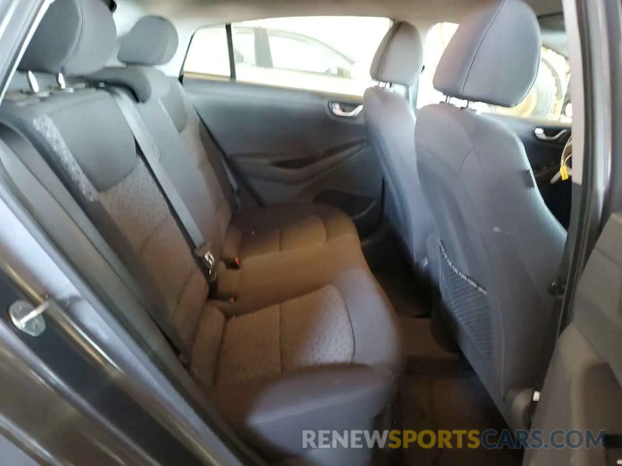 10 Photograph of a damaged car KMHC65LC8KU139587 HYUNDAI IONIQ 2019
