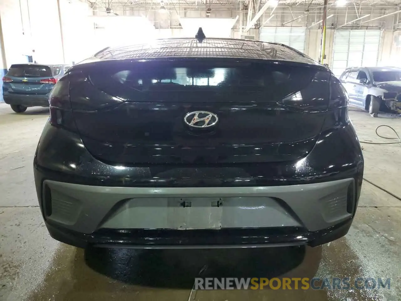 6 Photograph of a damaged car KMHC75LC5KU154075 HYUNDAI IONIQ 2019