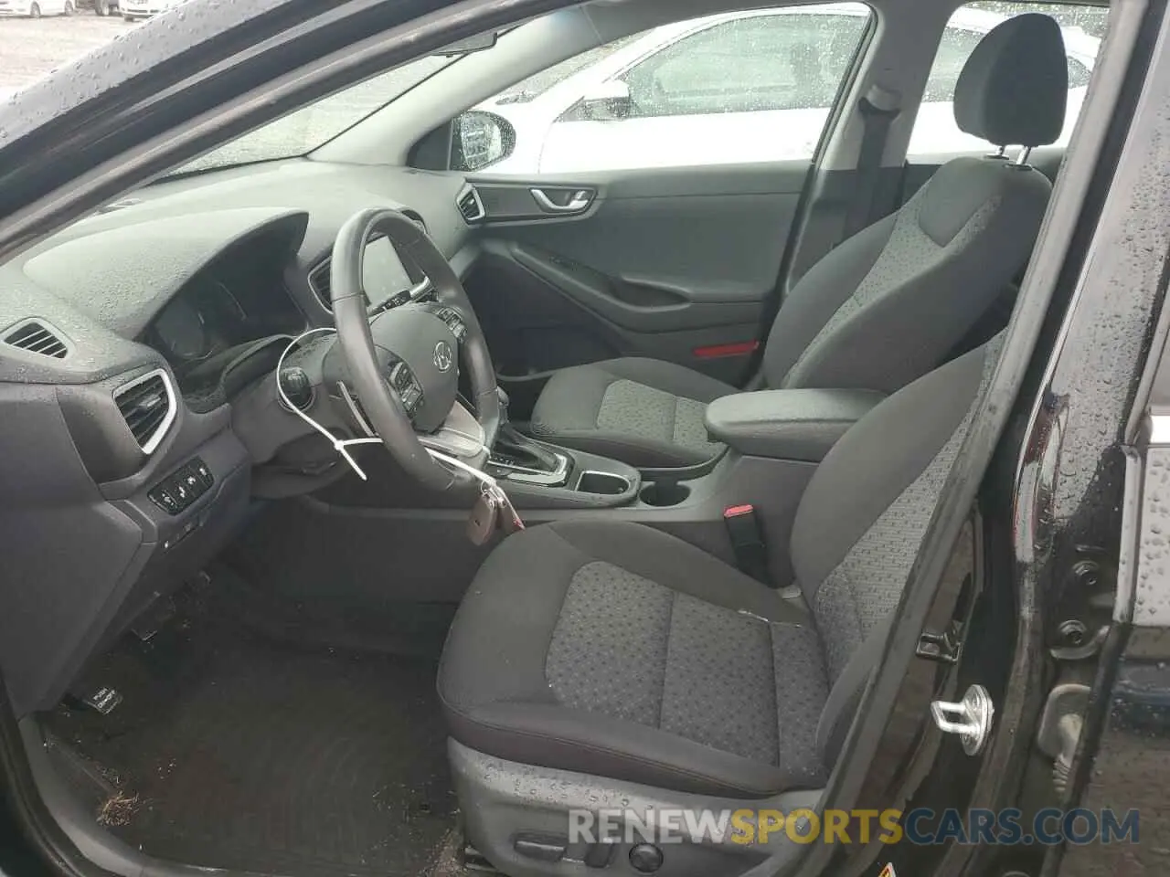 7 Photograph of a damaged car KMHC75LC8KU106716 HYUNDAI IONIQ 2019