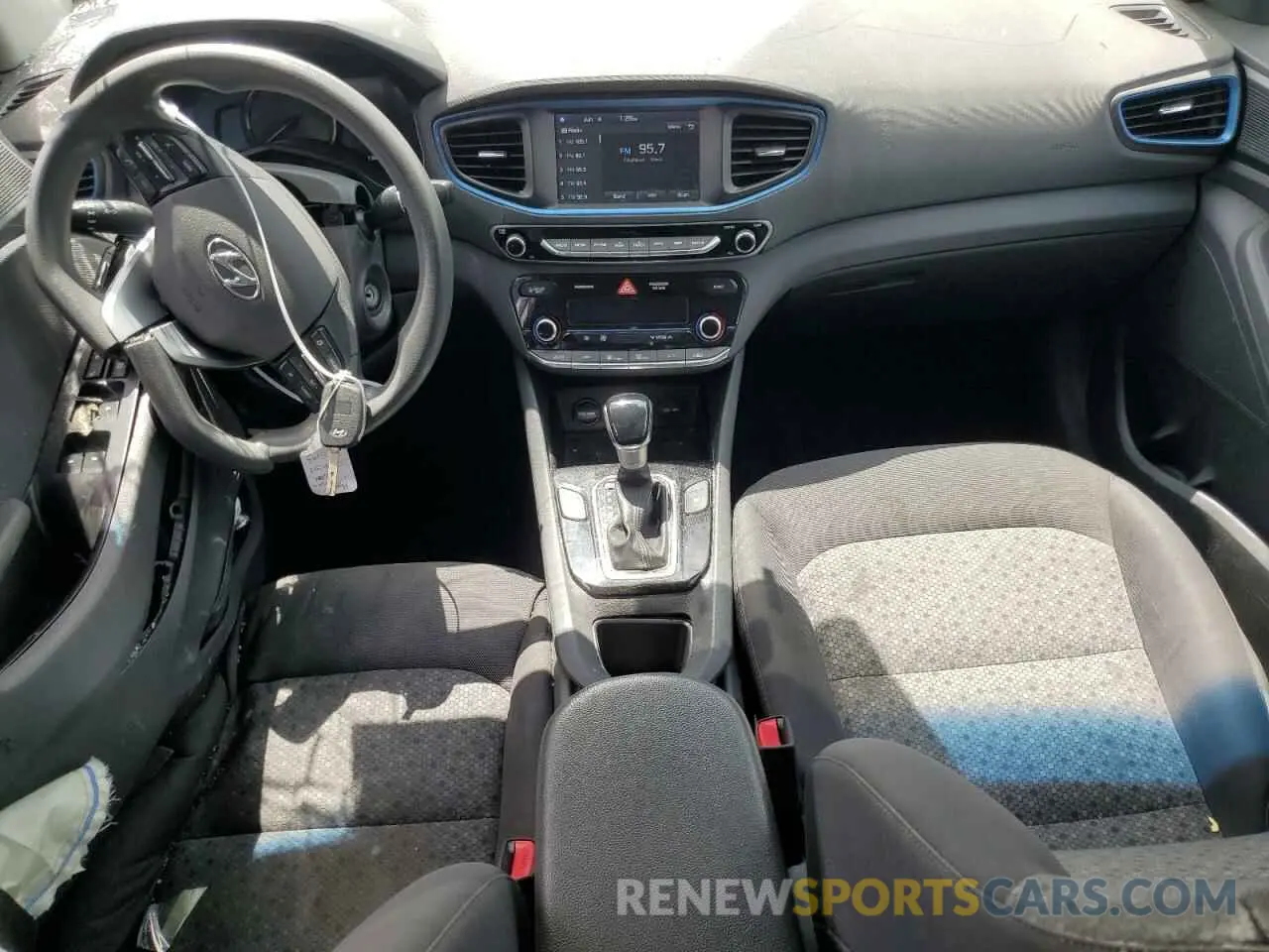 8 Фотография поврежденного автомобиля KMHC75LC9KU115103 HYUNDAI IONIQ 2019